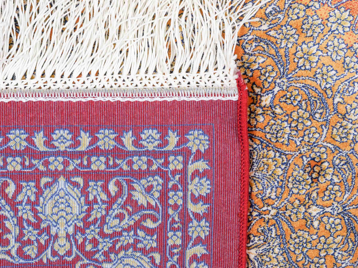 Ghom Maschinenteppich "Anahita" 120 x 80 cm aus pflanzlicher Seide (Viskose) mit Medaillon, Rot-Gold. Teppichnummer: V3RG096M. Persian Luxury Collection by Khademi. Made in Iran / Persia – Vertrieb durch JUPITER Intl.