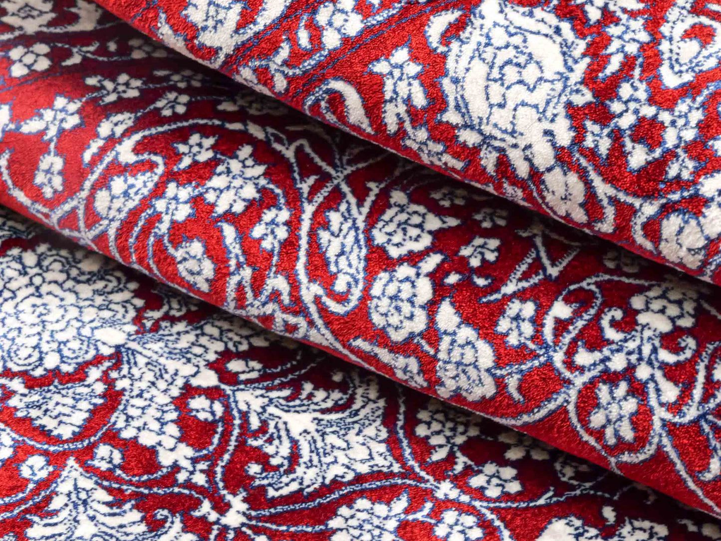 Ghom Maschinenteppich "Anahita" 120 x 80 cm aus pflanzlicher Seide (Viskose) mit Spiegel-Medaillon, Rot. Teppichnummer: V3RD096M. Persian Luxury Collection by Khademi. Made in Iran / Persia – Vertrieb durch JUPITER Intl