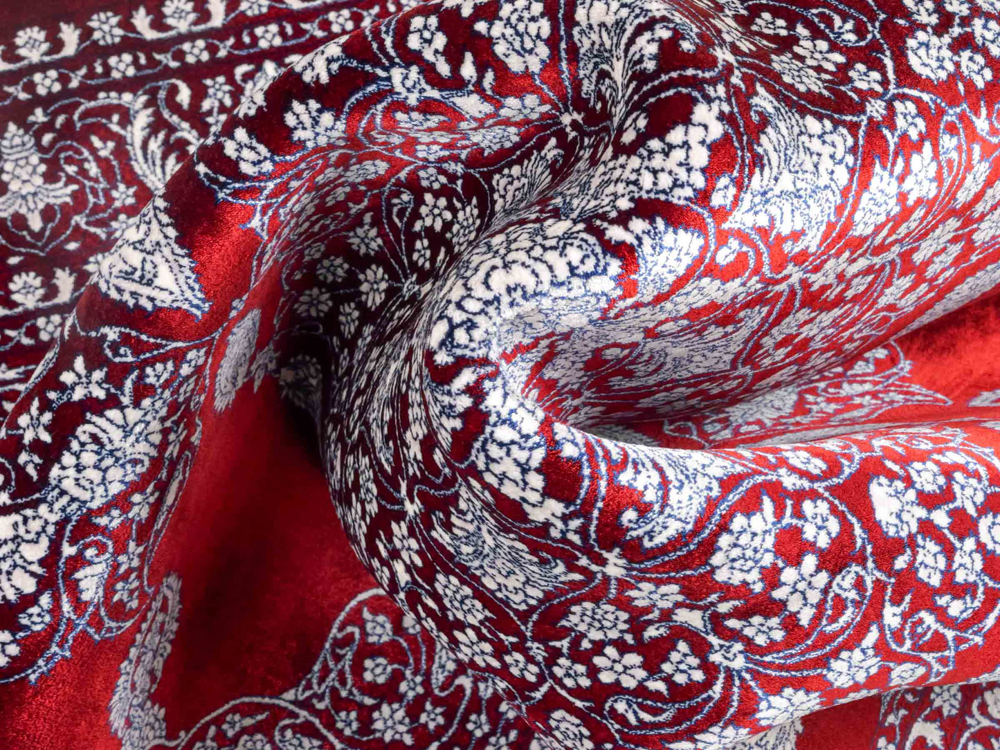 Ghom Maschinenteppich "Anahita" 120 x 80 cm aus pflanzlicher Seide (Viskose) mit Spiegel-Medaillon, Rot. Teppichnummer: V3RD096M. Persian Luxury Collection by Khademi. Made in Iran / Persia – Vertrieb durch JUPITER Intl