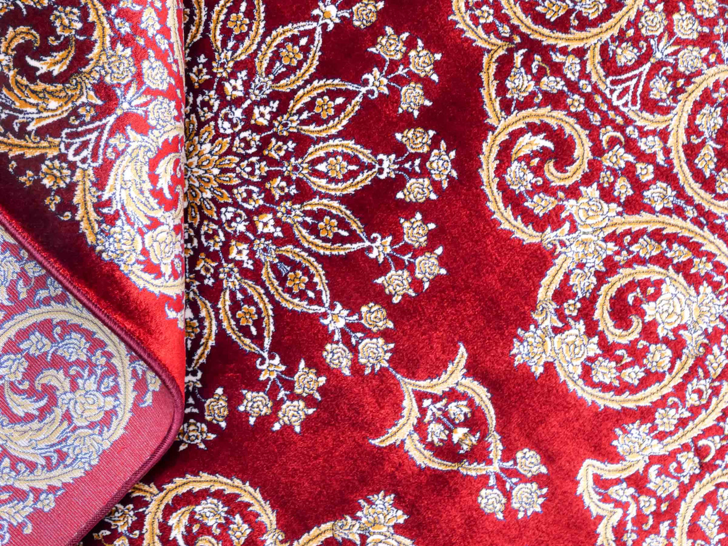 Ghom Maschinenteppich "Arash" 90 x 60 cm aus pflanzlicher Seide (Viskose) mit Spiegel-Medaillon, Rot. Teppichnummer: V4RD054M. Persian Luxury Collection by Khademi. Made in Iran / Persia – Vertrieb durch JUPITER Intl.