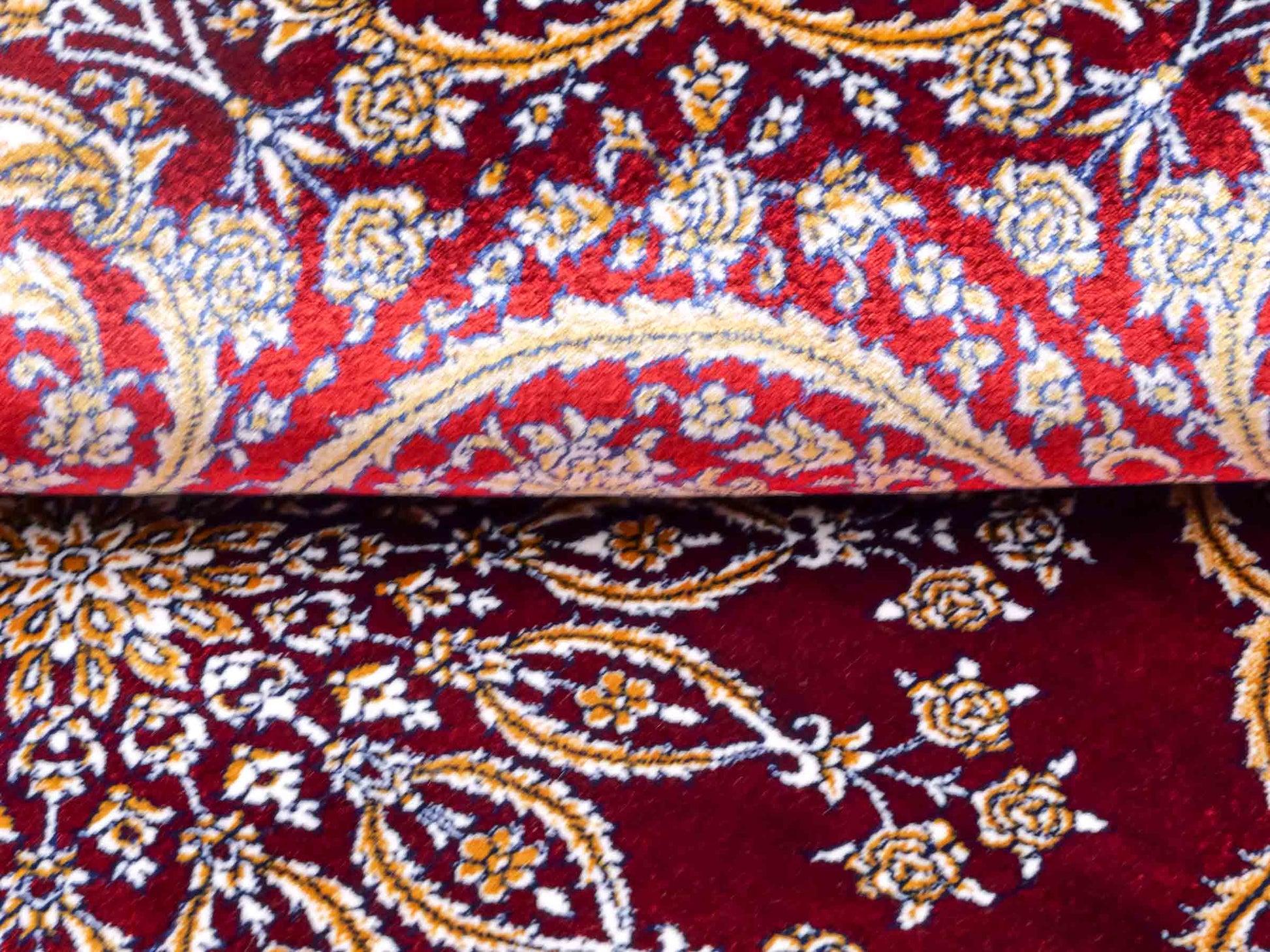 Ghom Maschinenteppich "Arash" 90 x 60 cm aus pflanzlicher Seide (Viskose) mit Spiegel-Medaillon, Rot. Teppichnummer: V4RD054M. Persian Luxury Collection by Khademi. Made in Iran / Persia – Vertrieb durch JUPITER Intl.