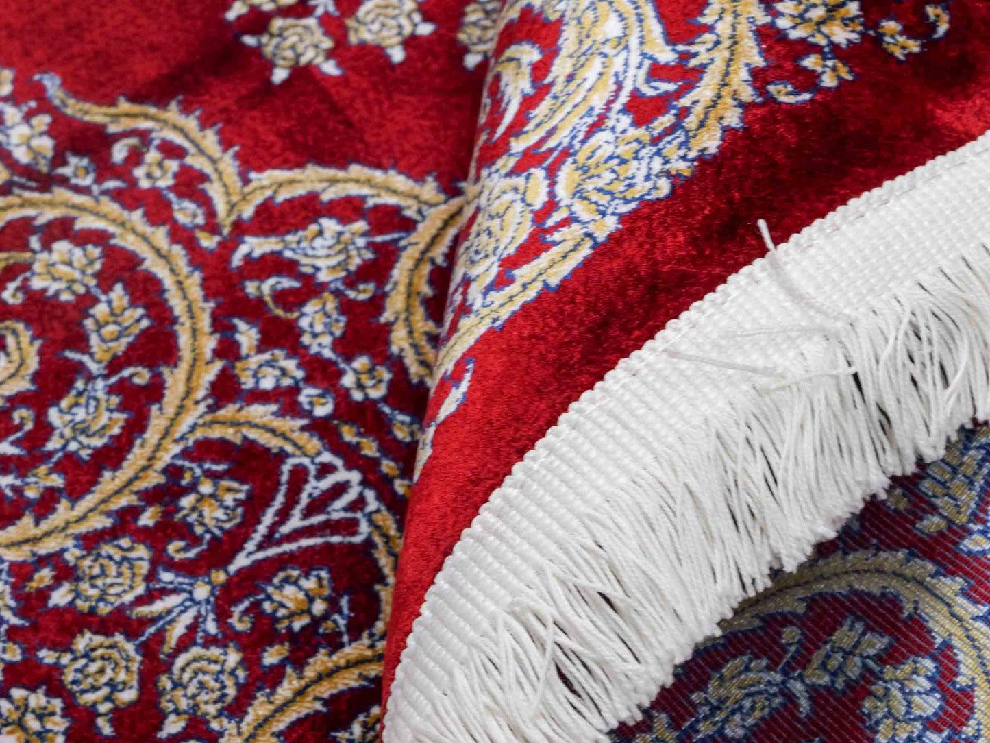 Ghom Maschinenteppich "Arash" 90 x 60 cm aus pflanzlicher Seide (Viskose) mit Spiegel-Medaillon, Rot. Teppichnummer: V4RD054M. Persian Luxury Collection by Khademi. Made in Iran / Persia – Vertrieb durch JUPITER Intl.