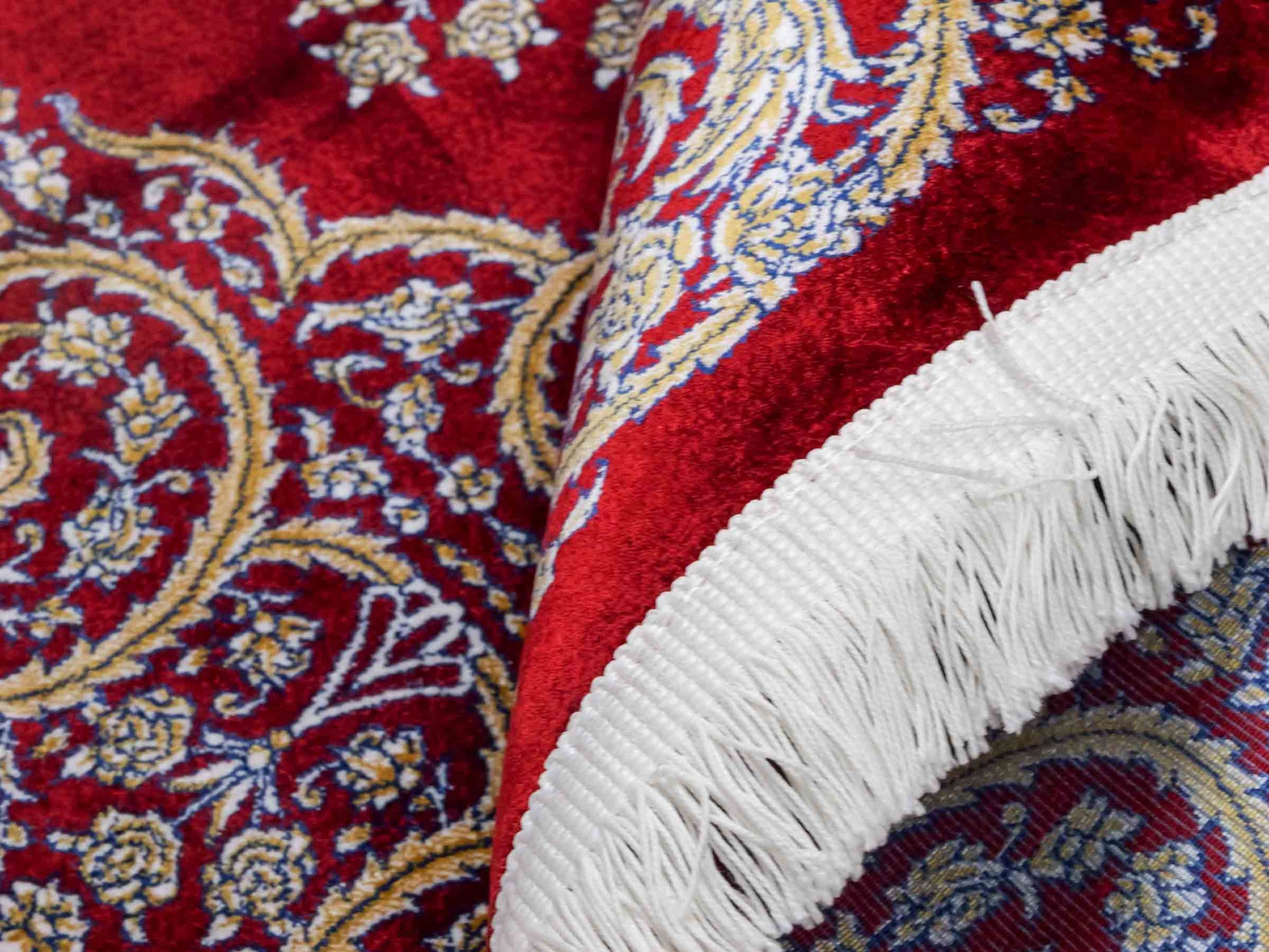 Ghom Maschinenteppich "Arash" 90 x 60 cm aus pflanzlicher Seide (Viskose) mit Spiegel-Medaillon, Rot. Teppichnummer: V4RD054M. Persian Luxury Collection by Khademi. Made in Iran / Persia – Vertrieb durch JUPITER Intl.