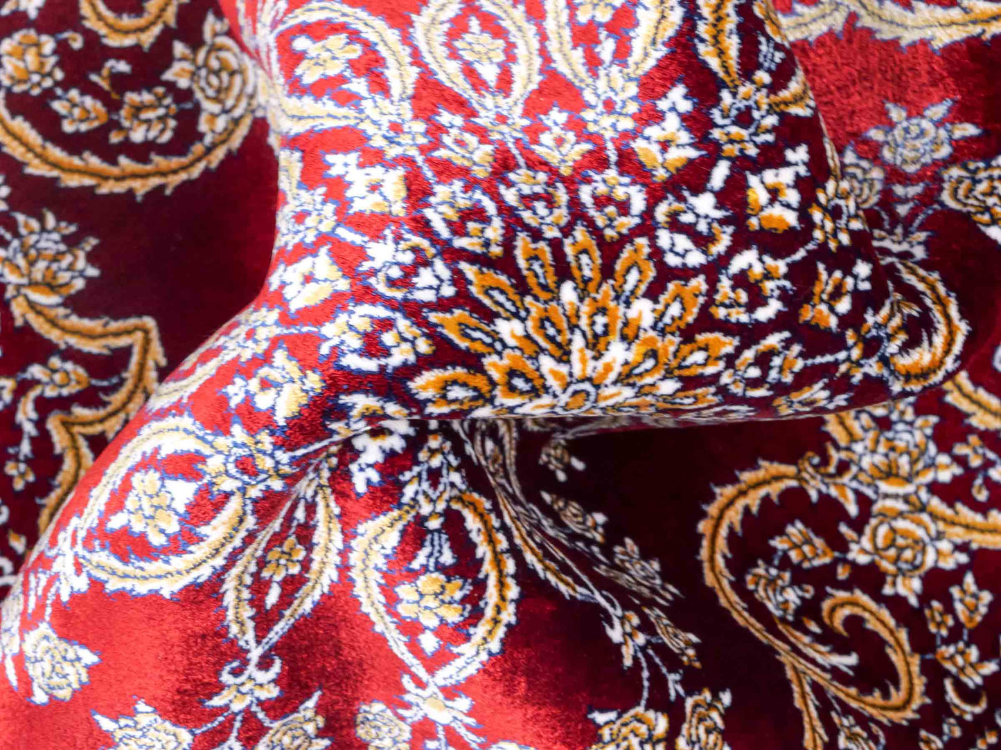 Ghom Maschinenteppich "Arash" 90 x 60 cm aus pflanzlicher Seide (Viskose) mit Spiegel-Medaillon, Rot. Teppichnummer: V4RD054M. Persian Luxury Collection by Khademi. Made in Iran / Persia – Vertrieb durch JUPITER Intl.
