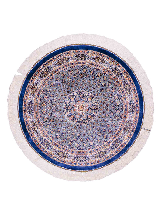 Runder Ghom Maschinenteppich "Ardashir" 100 x 100 cm aus pflanzlicher Seide (Viskose) mit Gumbad-Medaillon, Marineblau. Teppichnummer: V5NY100H. Persian Luxury Collection by Khademi. Made in Iran / Persia – Vertrieb durch JUPITER Intl.