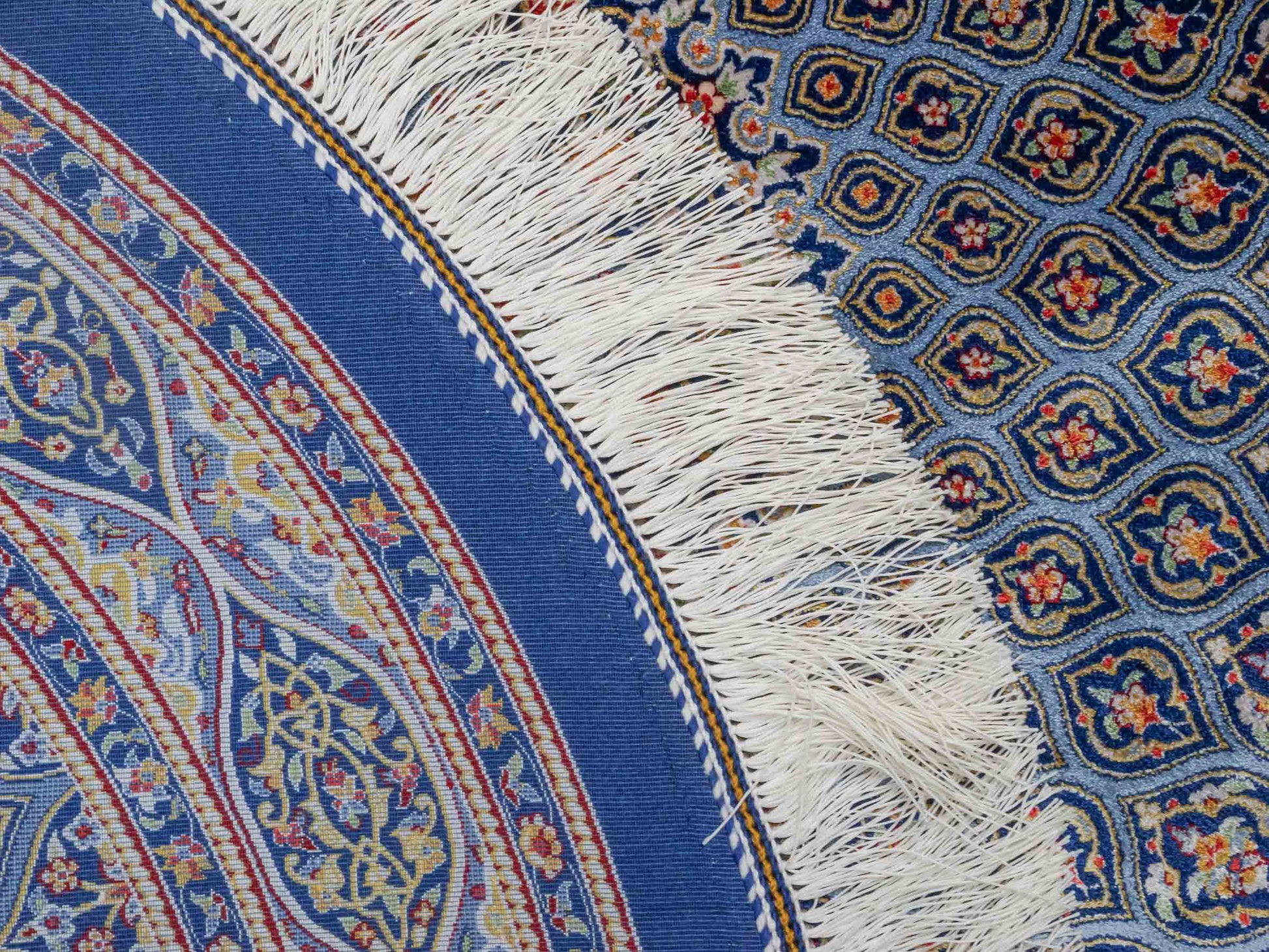 Runder Ghom Maschinenteppich "Ardashir" 100 x 100 cm aus pflanzlicher Seide (Viskose) mit Gumbad-Medaillon, Marineblau. Teppichnummer: V5NY100H. Persian Luxury Collection by Khademi. Made in Iran / Persia – Vertrieb durch JUPITER Intl.