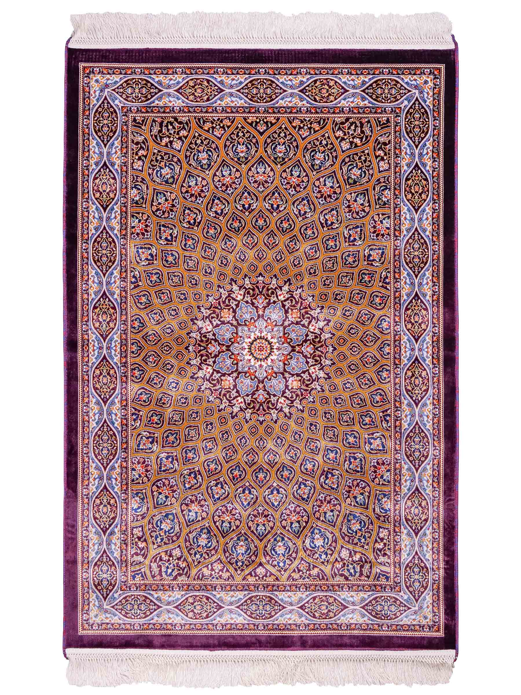 Ghom Maschinenteppich "Ardashir" 120 x 80 cm aus pflanzlicher Seide (Viskose) mit Gumbad-Medaillon, Lila-Violett. Teppichnummer: V5AE096M. Persian Luxury Collection by Khademi. Made in Iran / Persia – Vertrieb durch JUPITER Intl.