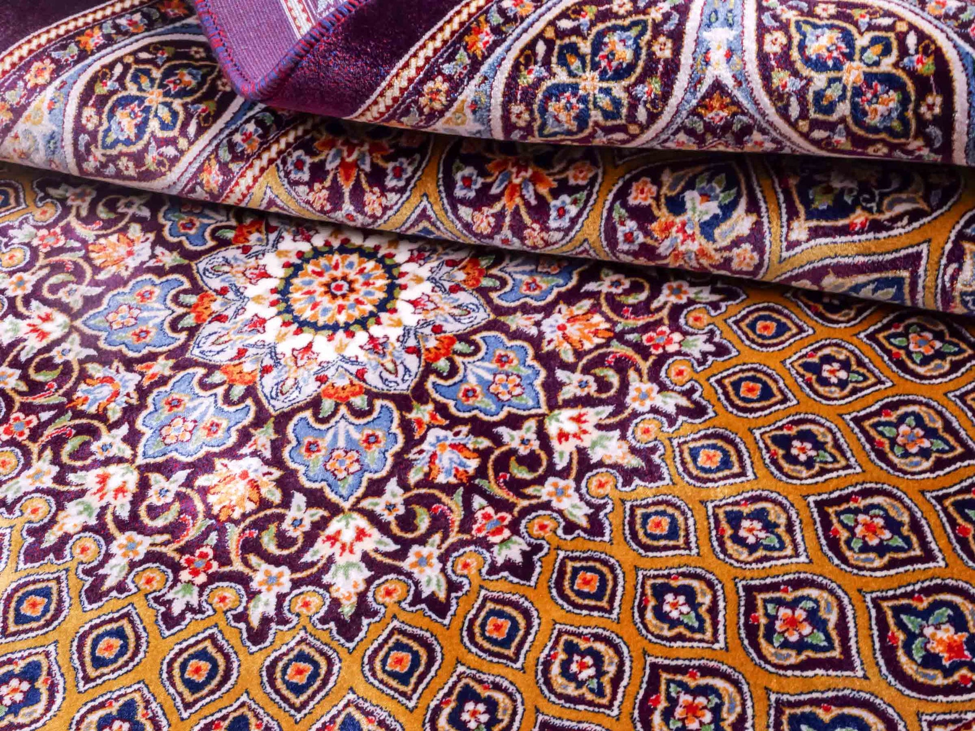Ghom Maschinenteppich "Ardashir" 120 x 80 cm aus pflanzlicher Seide (Viskose) mit Gumbad-Medaillon, Lila-Violett. Teppichnummer: V5AE096M. Persian Luxury Collection by Khademi. Made in Iran / Persia – Vertrieb durch JUPITER Intl.