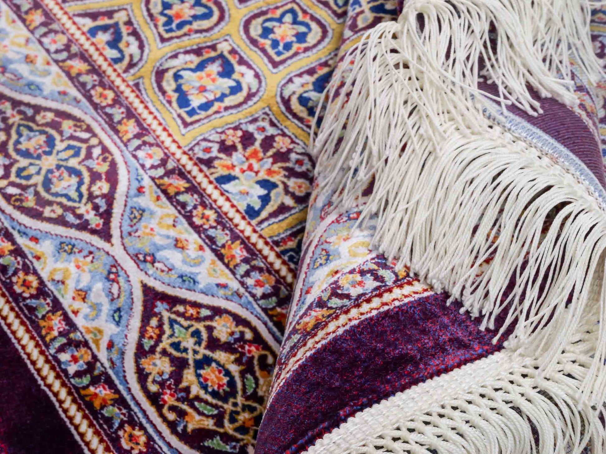 Ghom Maschinenteppich "Ardashir" 120 x 80 cm aus pflanzlicher Seide (Viskose) mit Gumbad-Medaillon, Lila-Violett. Teppichnummer: V5AE096M. Persian Luxury Collection by Khademi. Made in Iran / Persia – Vertrieb durch JUPITER Intl.