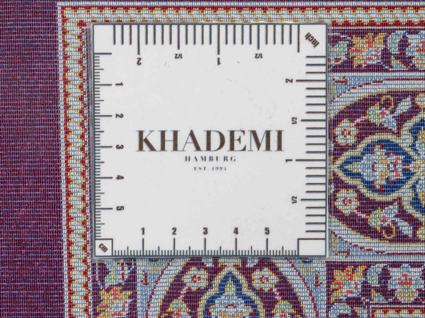 Ghom Maschinenteppich "Ardashir" 120 x 80 cm aus pflanzlicher Seide (Viskose) mit Gumbad-Medaillon, Lila-Violett. Teppichnummer: V5AE096M. Persian Luxury Collection by Khademi. Made in Iran / Persia – Vertrieb durch JUPITER Intl.