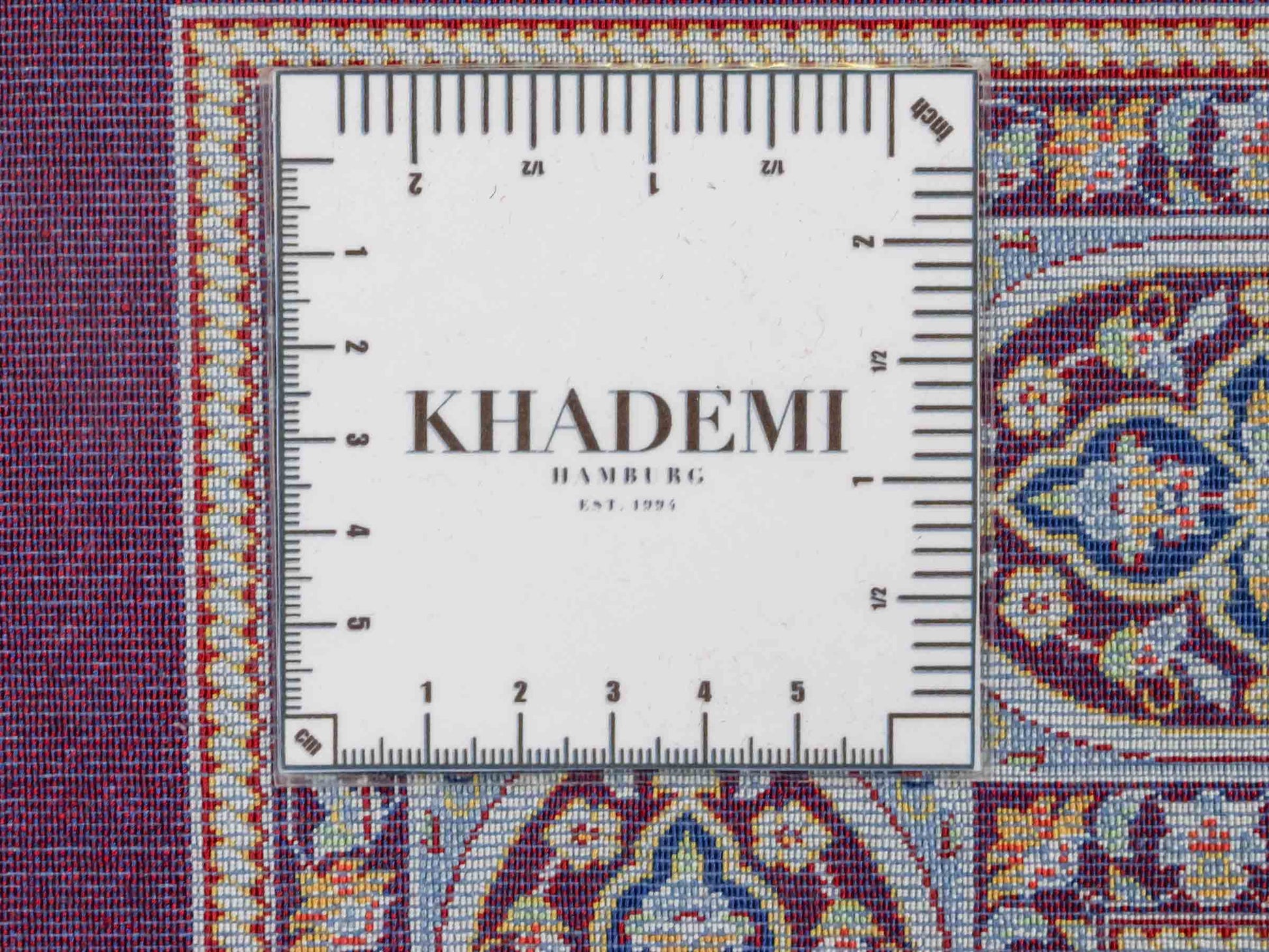 Ghom Maschinenteppich "Ardashir" 120 x 80 cm aus pflanzlicher Seide (Viskose) mit Gumbad-Medaillon, Lila-Violett. Teppichnummer: V5AE096M. Persian Luxury Collection by Khademi. Made in Iran / Persia – Vertrieb durch JUPITER Intl.