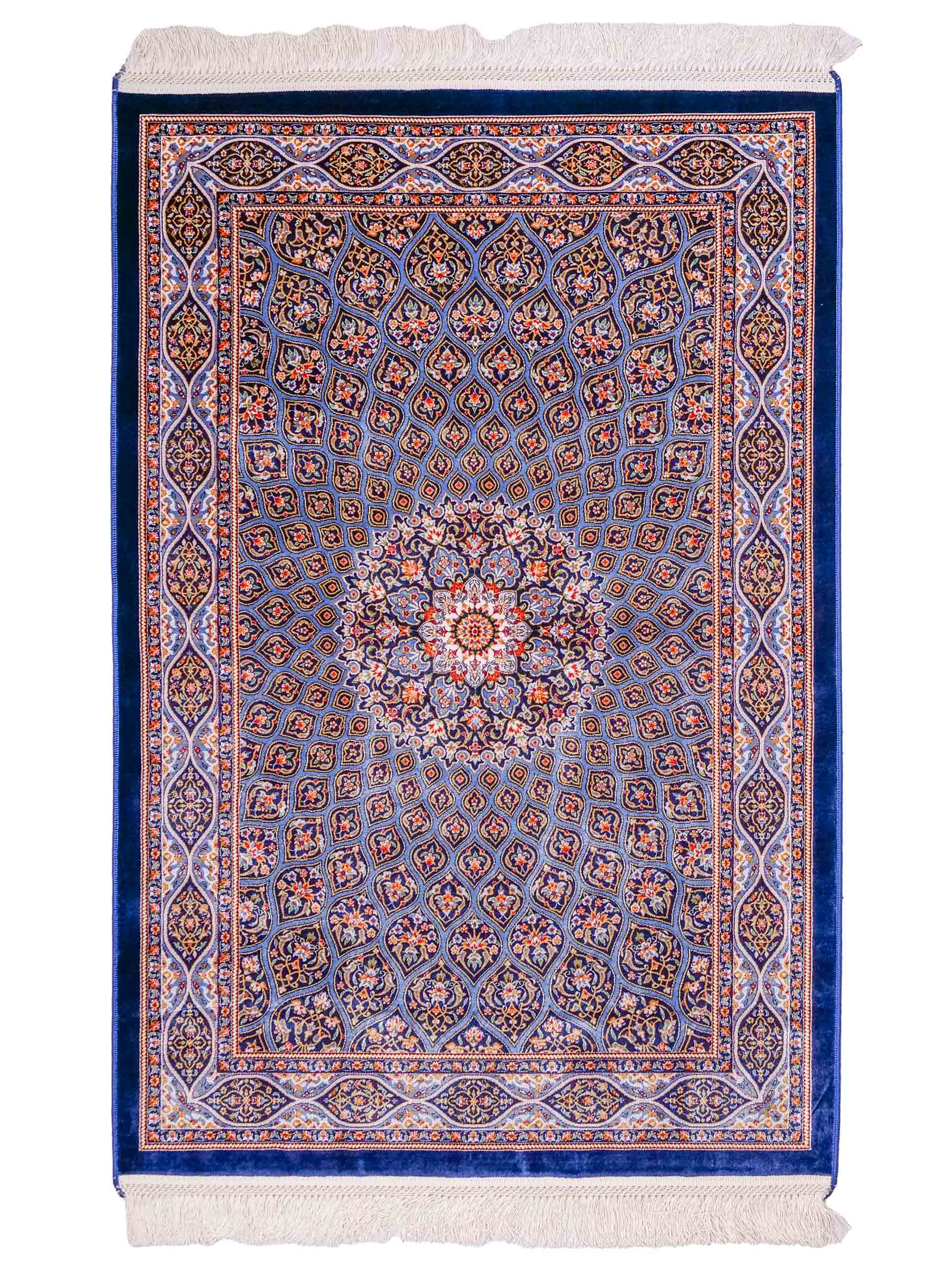 Ghom Maschinenteppich "Ardashir" 120 x 80 cm aus pflanzlicher Seide (Viskose) mit Gumbad-Medaillon, Marineblau. Teppichnummer: V5NY096M. Persian Luxury Collection by Khademi. Made in Iran / Persia – Vertrieb durch JUPITER Intl.