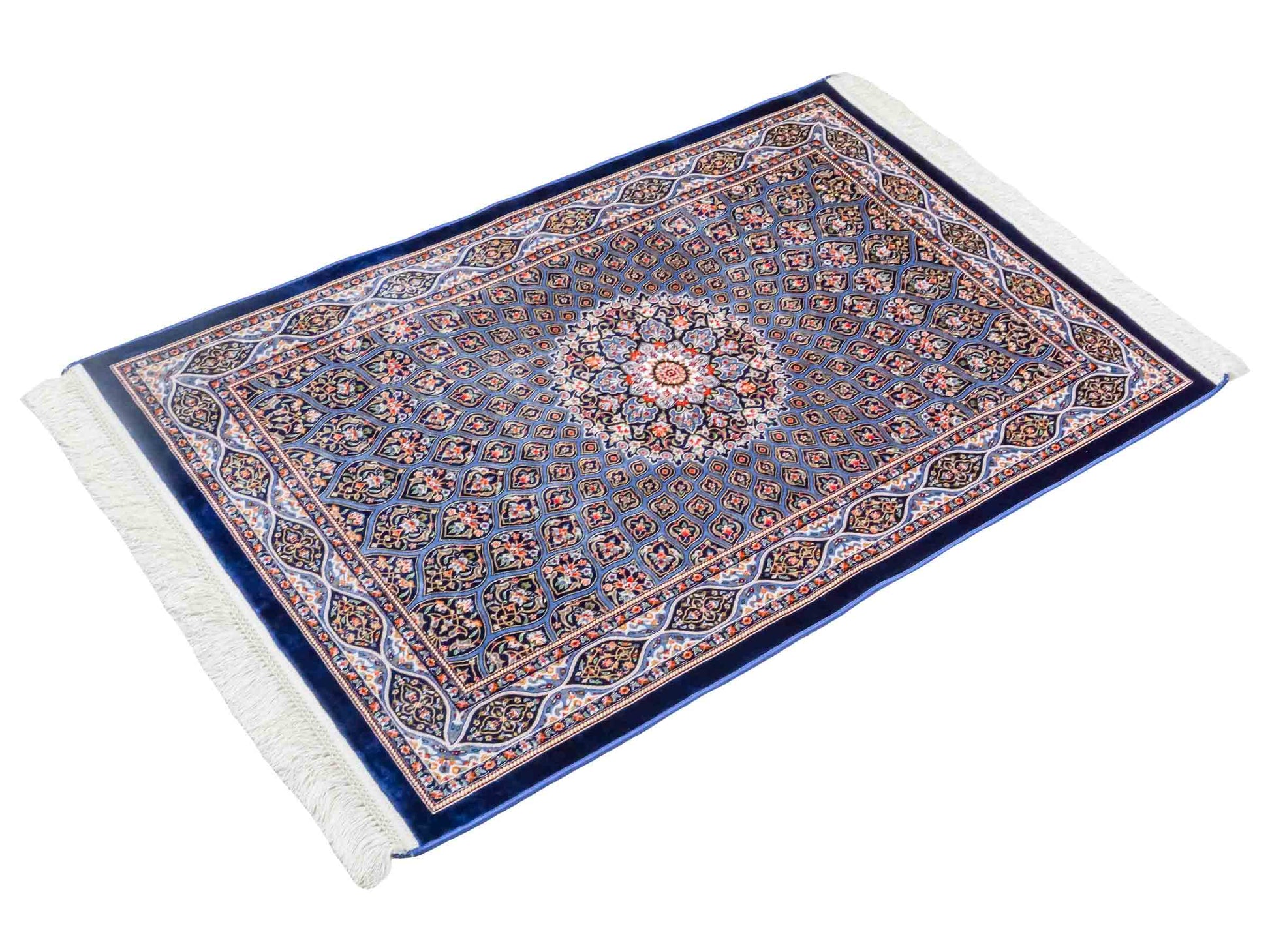 Ghom Maschinenteppich "Ardashir" 120 x 80 cm aus pflanzlicher Seide (Viskose) mit Gumbad-Medaillon, Marineblau. Teppichnummer: V5NY096M. Persian Luxury Collection by Khademi. Made in Iran / Persia – Vertrieb durch JUPITER Intl.