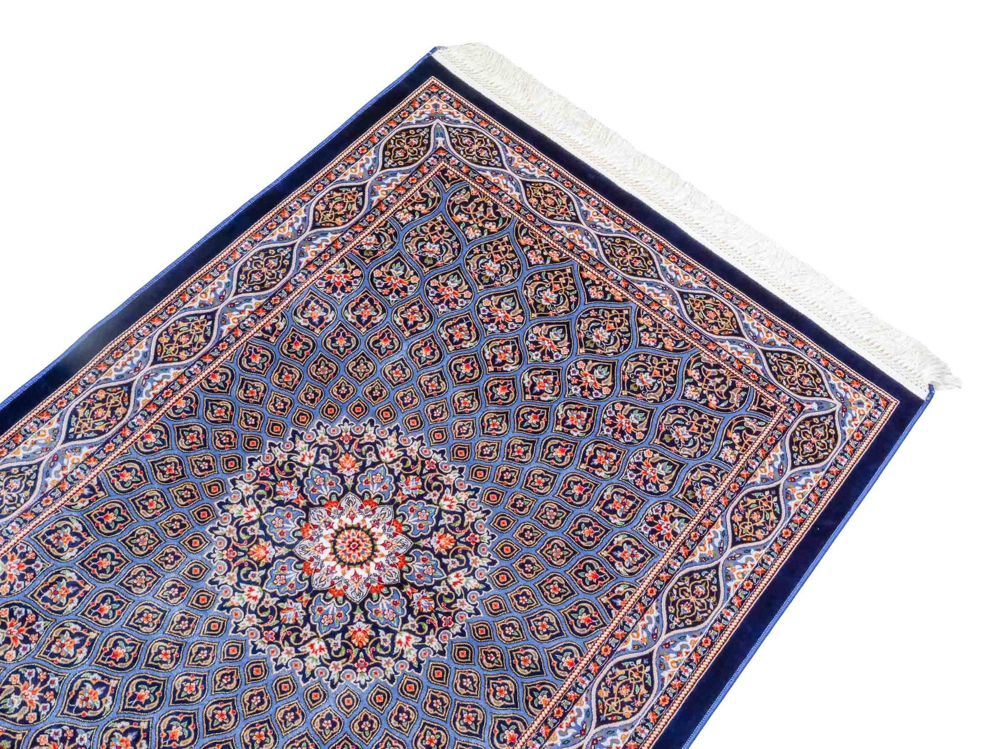 Ghom Maschinenteppich "Ardashir" 120 x 80 cm aus pflanzlicher Seide (Viskose) mit Gumbad-Medaillon, Marineblau. Teppichnummer: V5NY096M. Persian Luxury Collection by Khademi. Made in Iran / Persia – Vertrieb durch JUPITER Intl.