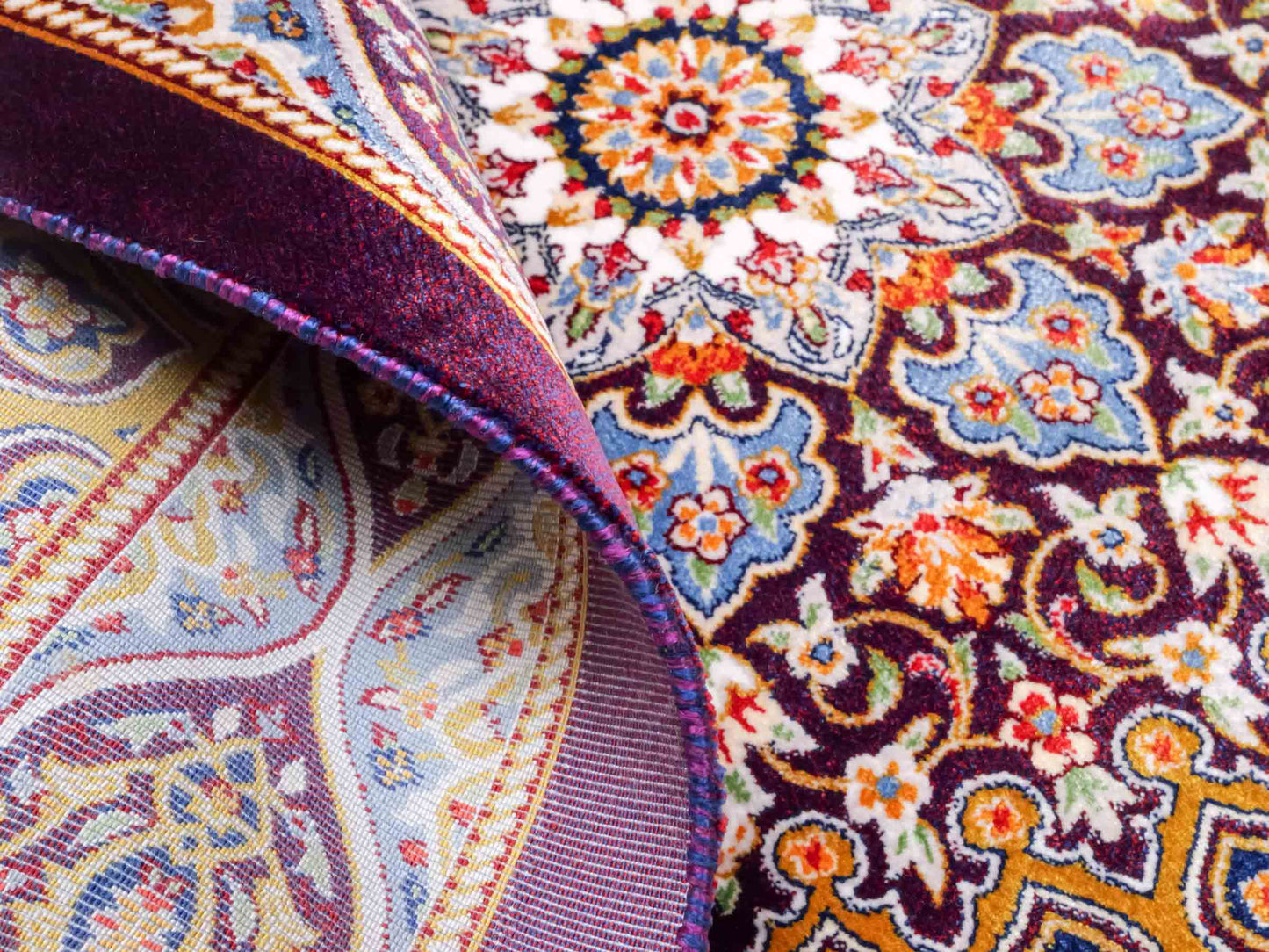 Ghom Maschinenteppich "Ardashir" 90 x 60 cm aus pflanzlicher Seide (Viskose) mit Gumbad-Medaillon, Lila-Violett. Teppichnummer: V5AE054H. Persian Luxury Collection by Khademi. Made in Iran / Persia – Vertrieb durch JUPITER Intl.