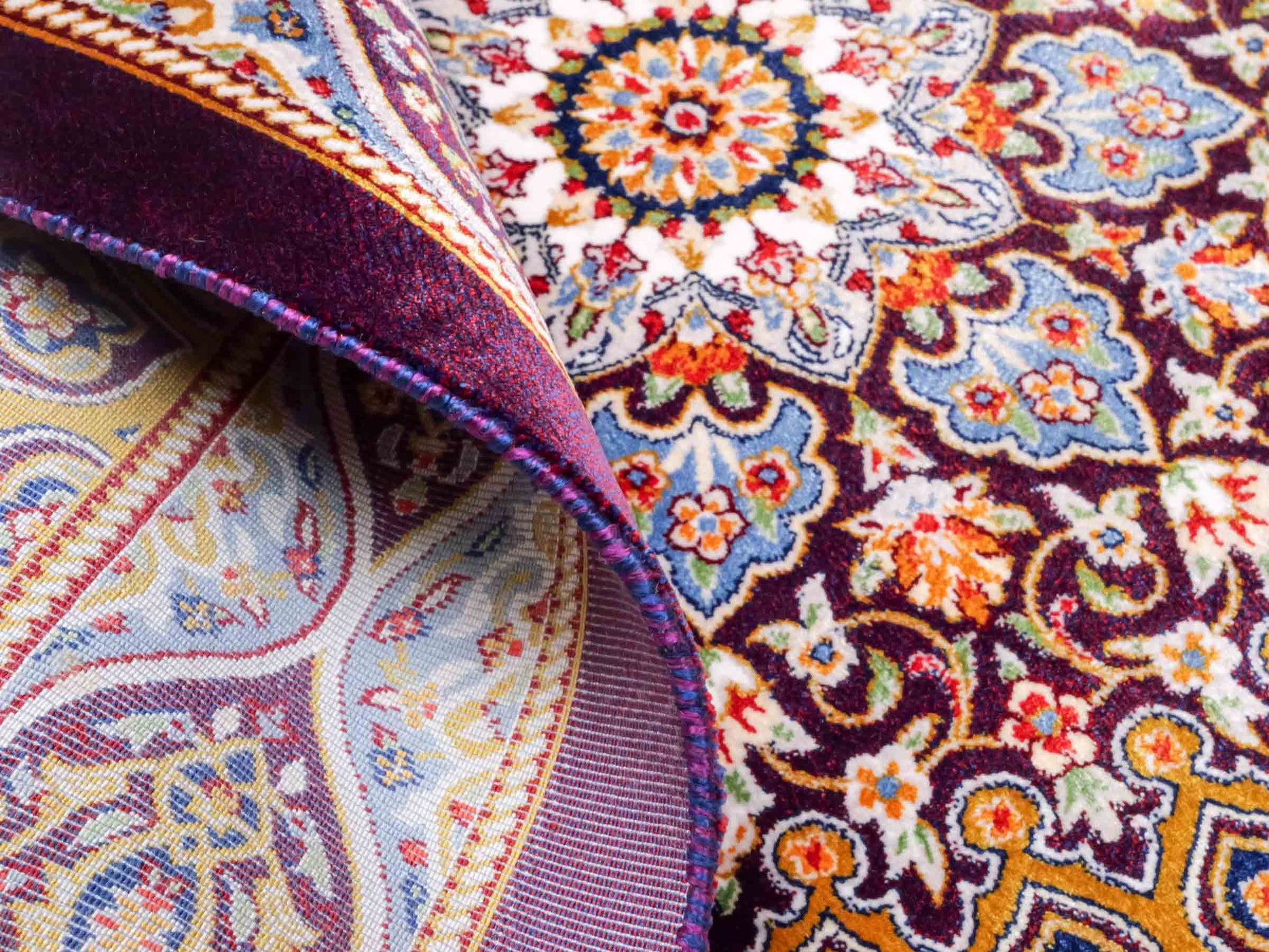Ghom Maschinenteppich "Ardashir" 90 x 60 cm aus pflanzlicher Seide (Viskose) mit Gumbad-Medaillon, Lila-Violett. Teppichnummer: V5AE054H. Persian Luxury Collection by Khademi. Made in Iran / Persia – Vertrieb durch JUPITER Intl.