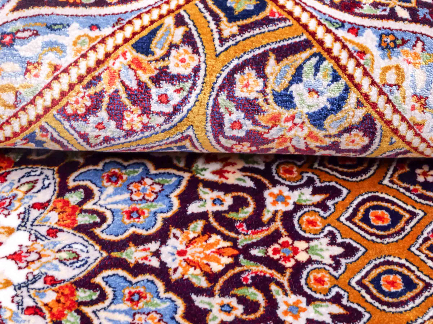Ghom Maschinenteppich "Ardashir" 90 x 60 cm aus pflanzlicher Seide (Viskose) mit Gumbad-Medaillon, Lila-Violett. Teppichnummer: V5AE054H. Persian Luxury Collection by Khademi. Made in Iran / Persia – Vertrieb durch JUPITER Intl.