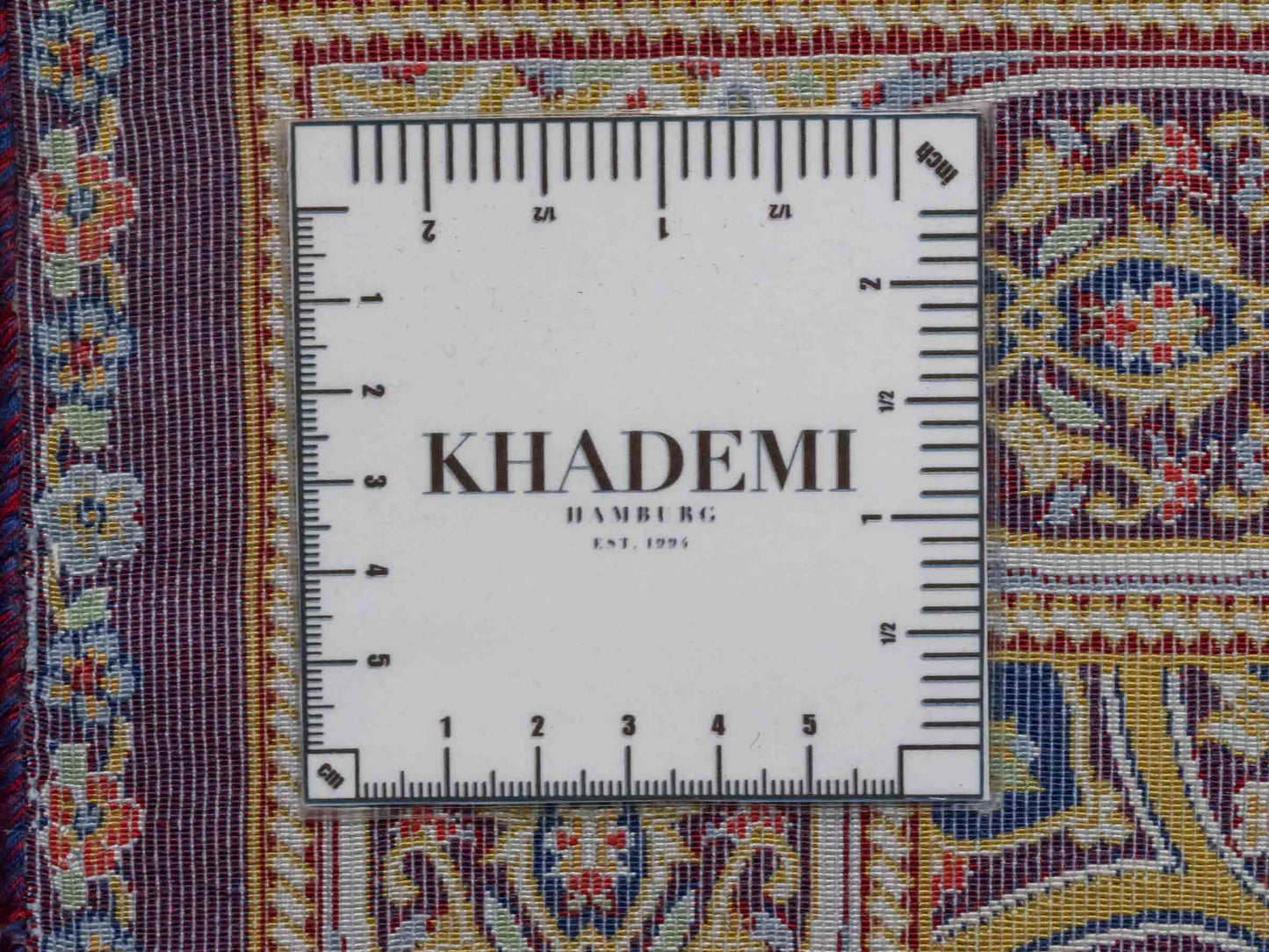 Ghom Maschinenteppich "Ardashir" 90 x 60 cm aus pflanzlicher Seide (Viskose) mit Gumbad-Medaillon, Lila-Violett. Teppichnummer: V5AE054H. Persian Luxury Collection by Khademi. Made in Iran / Persia – Vertrieb durch JUPITER Intl.