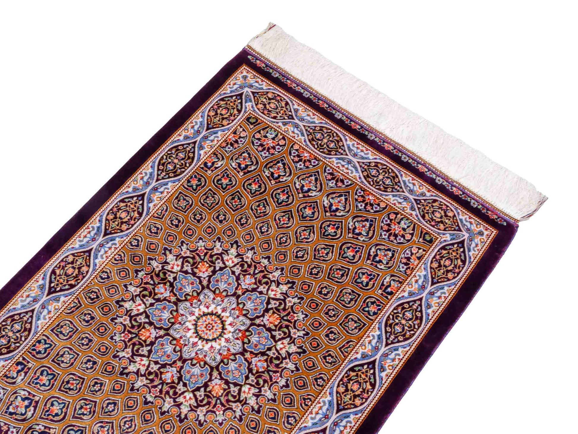 Ghom Maschinenteppich "Ardashir" 90 x 60 cm aus pflanzlicher Seide (Viskose) mit Gumbad-Medaillon, Lila-Violett. Teppichnummer: V5AE054H. Persian Luxury Collection by Khademi. Made in Iran / Persia – Vertrieb durch JUPITER Intl.