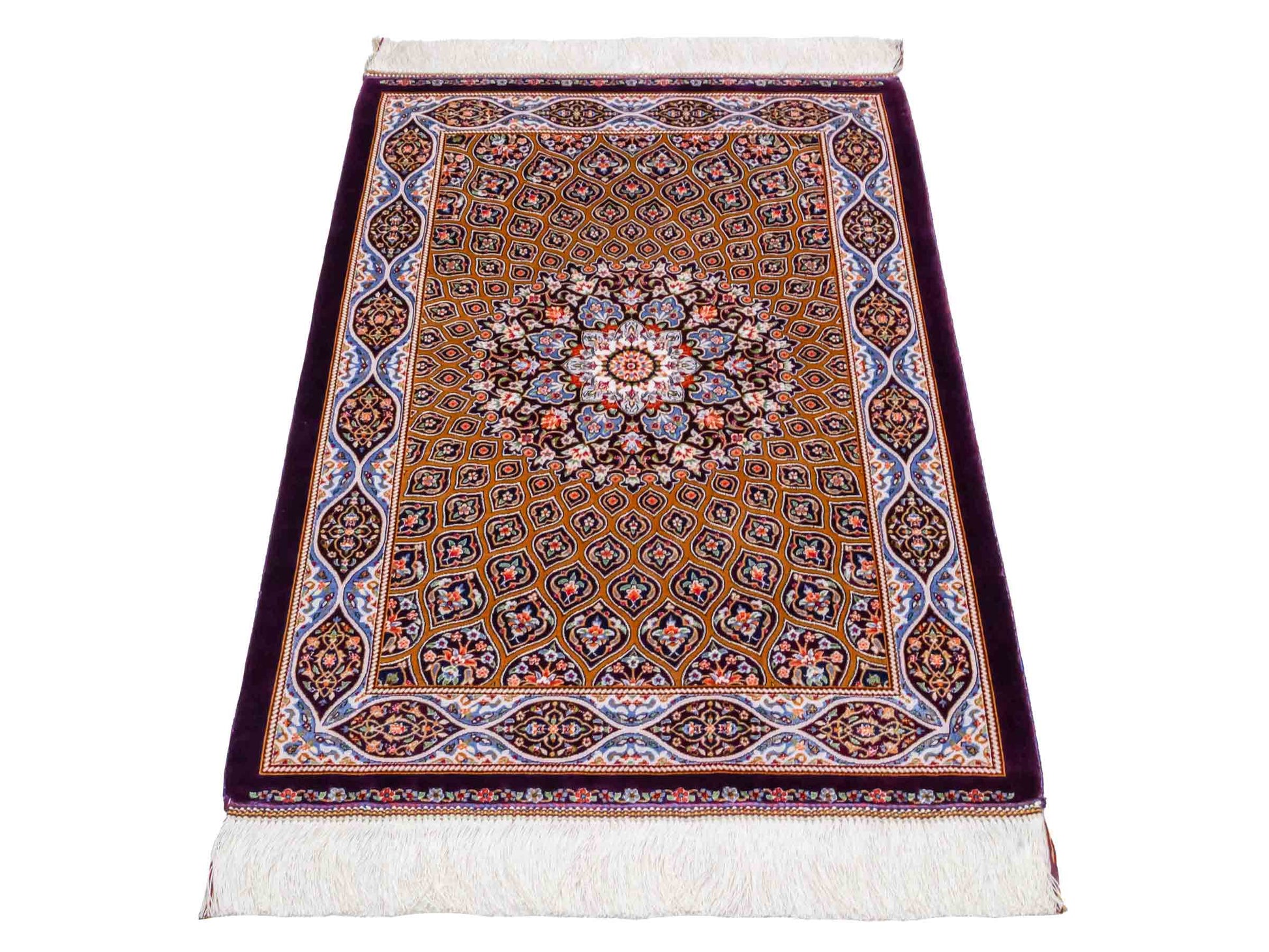 Ghom Maschinenteppich "Ardashir" 90 x 60 cm aus pflanzlicher Seide (Viskose) mit Gumbad-Medaillon, Lila-Violett. Teppichnummer: V5AE054H. Persian Luxury Collection by Khademi. Made in Iran / Persia – Vertrieb durch JUPITER Intl.