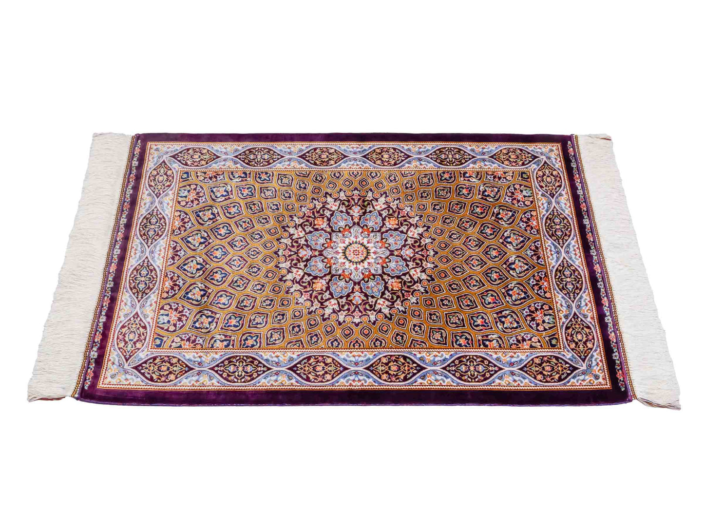 Ghom Maschinenteppich "Ardashir" 90 x 60 cm aus pflanzlicher Seide (Viskose) mit Gumbad-Medaillon, Lila-Violett. Teppichnummer: V5AE054H. Persian Luxury Collection by Khademi. Made in Iran / Persia – Vertrieb durch JUPITER Intl.