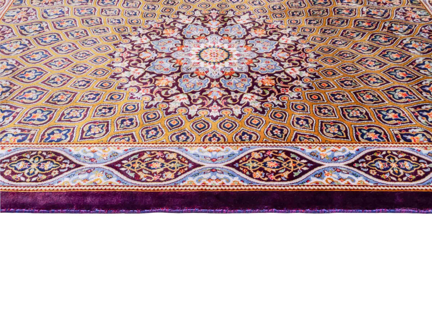 Ghom Maschinenteppich "Ardashir" 90 x 60 cm aus pflanzlicher Seide (Viskose) mit Gumbad-Medaillon, Lila-Violett. Teppichnummer: V5AE054H. Persian Luxury Collection by Khademi. Made in Iran / Persia – Vertrieb durch JUPITER Intl.