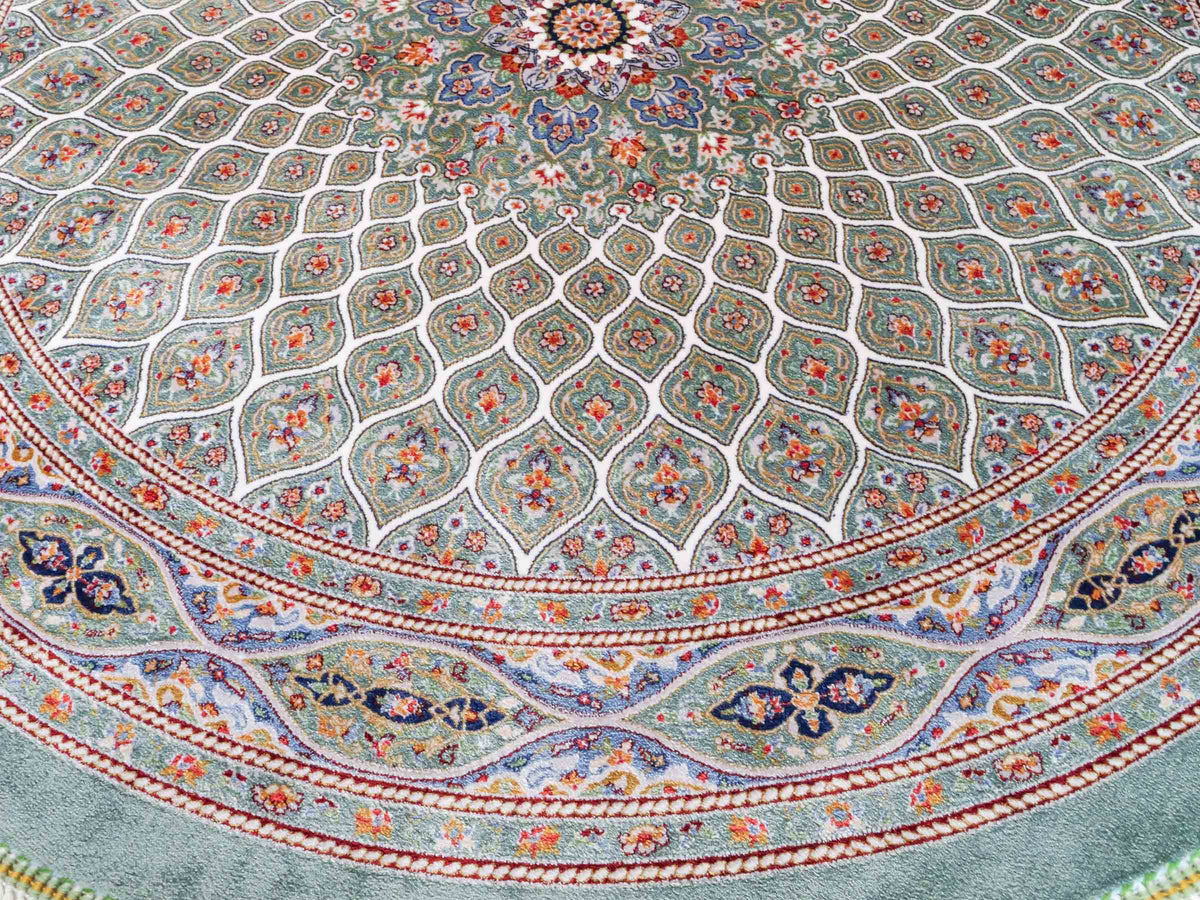 Runder Ghom Maschinenteppich "Ardashir" 100 x 100 cm, mit Medaillon, aus pflanzlicher Seide (Viskose), Türkis. Teppichnummer: V5TL100H. Persian Luxury Collection by Khademi. Made in Iran / Persia – Vertrieb durch JUPITER Intl.