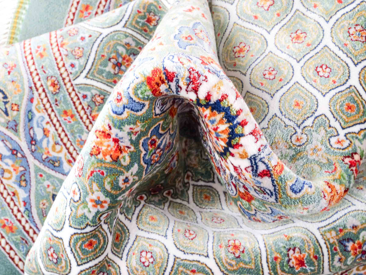 Runder Ghom Maschinenteppich "Ardashir" 100 x 100 cm, mit Medaillon, aus pflanzlicher Seide (Viskose), Türkis. Teppichnummer: V5TL100H. Persian Luxury Collection by Khademi. Made in Iran / Persia – Vertrieb durch JUPITER Intl.