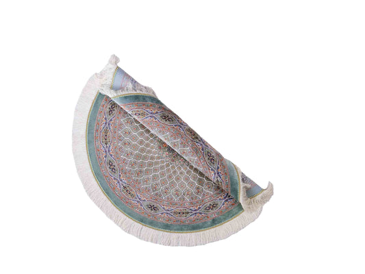 Runder Ghom Maschinenteppich "Ardashir" 100 x 100 cm, mit Medaillon, aus pflanzlicher Seide (Viskose), Türkis. Teppichnummer: V5TL100H. Persian Luxury Collection by Khademi. Made in Iran / Persia – Vertrieb durch JUPITER Intl.