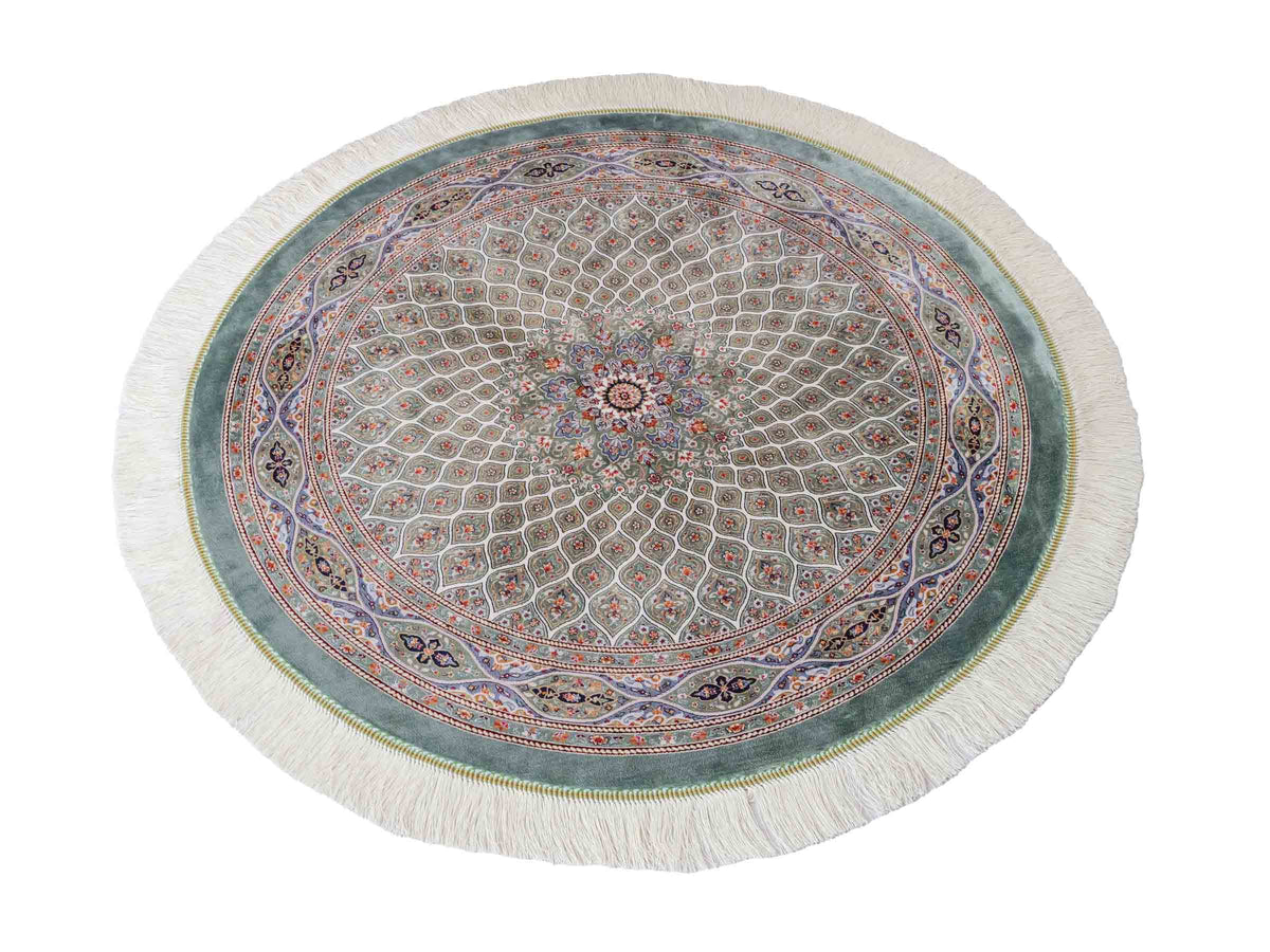 Runder Ghom Maschinenteppich "Ardashir" 100 x 100 cm, mit Medaillon, aus pflanzlicher Seide (Viskose), Türkis. Teppichnummer: V5TL100H. Persian Luxury Collection by Khademi. Made in Iran / Persia – Vertrieb durch JUPITER Intl.