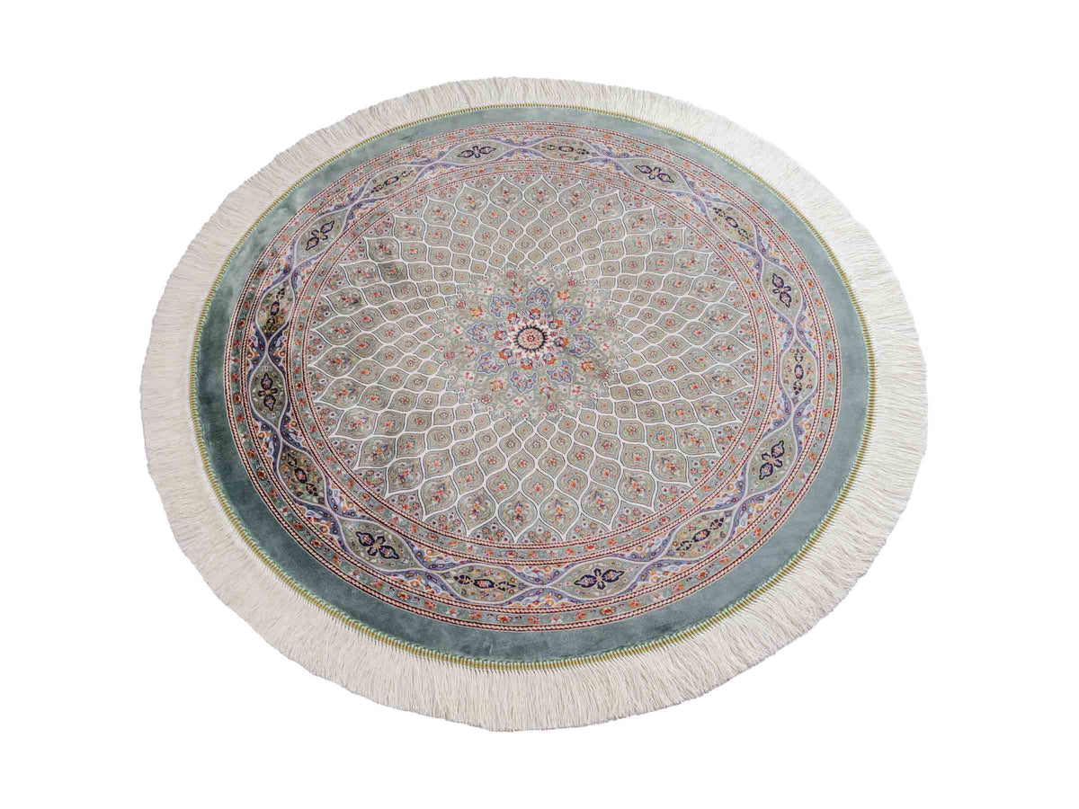 Runder Ghom Maschinenteppich "Ardashir" 100 x 100 cm, mit Medaillon, aus pflanzlicher Seide (Viskose), Türkis. Teppichnummer: V5TL100H. Persian Luxury Collection by Khademi. Made in Iran / Persia – Vertrieb durch JUPITER Intl.