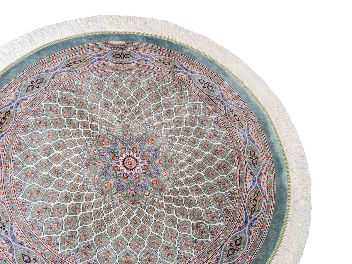 Runder Ghom Maschinenteppich "Ardashir" 100 x 100 cm, mit Medaillon, aus pflanzlicher Seide (Viskose), Türkis. Teppichnummer: V5TL100H. Persian Luxury Collection by Khademi. Made in Iran / Persia – Vertrieb durch JUPITER Intl.