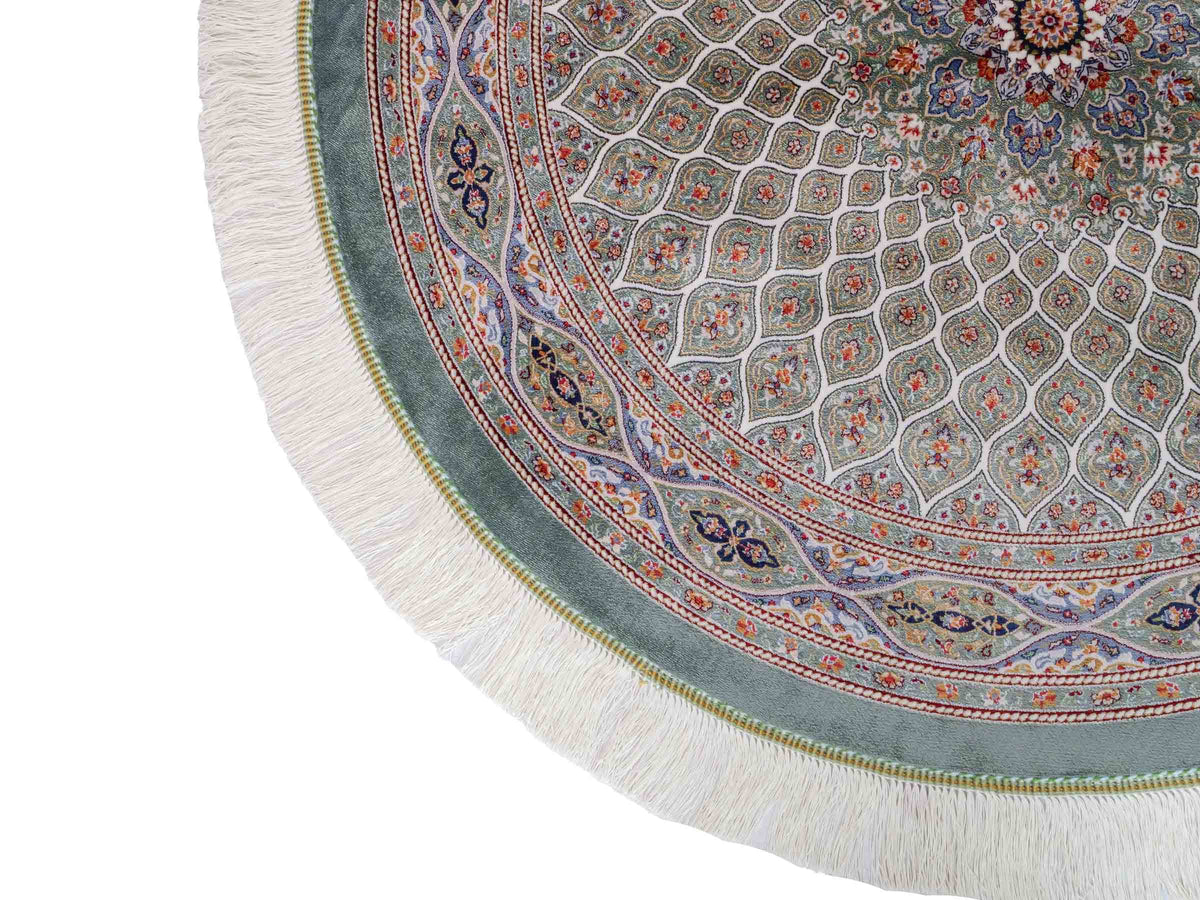 Runder Ghom Maschinenteppich "Ardashir" 100 x 100 cm, mit Medaillon, aus pflanzlicher Seide (Viskose), Türkis. Teppichnummer: V5TL100H. Persian Luxury Collection by Khademi. Made in Iran / Persia – Vertrieb durch JUPITER Intl.