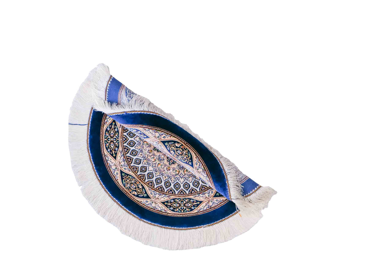 Runder Ghom Maschinenteppich "Ardashir" 60 x 60 cm, mit Medaillon, aus pflanzlicher Seide (Viskose), Marineblau. Teppichnummer: V5NY036H. Persian Luxury Collection by Khademi. Made in Iran / Persia – Vertrieb durch JUPITER Intl.