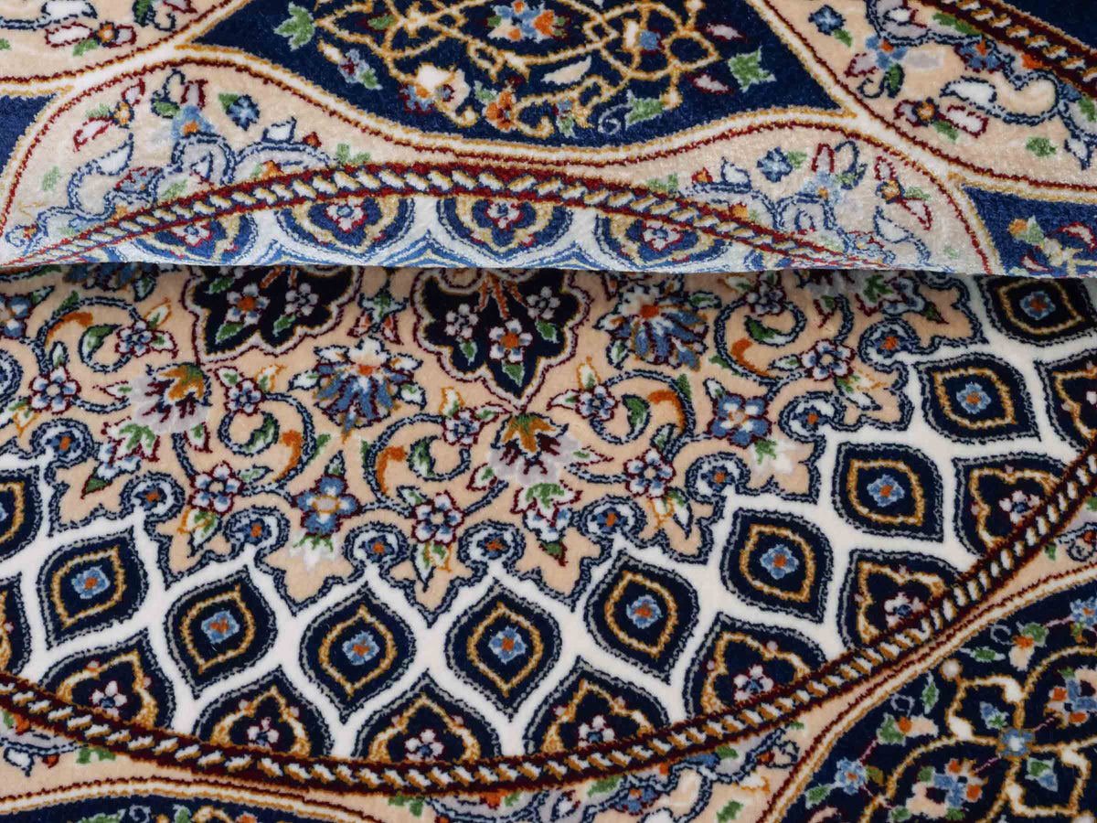 Runder Ghom Maschinenteppich "Ardashir" 60 x 60 cm, mit Medaillon, aus pflanzlicher Seide (Viskose), Marineblau. Teppichnummer: V5NY036H. Persian Luxury Collection by Khademi. Made in Iran / Persia – Vertrieb durch JUPITER Intl.