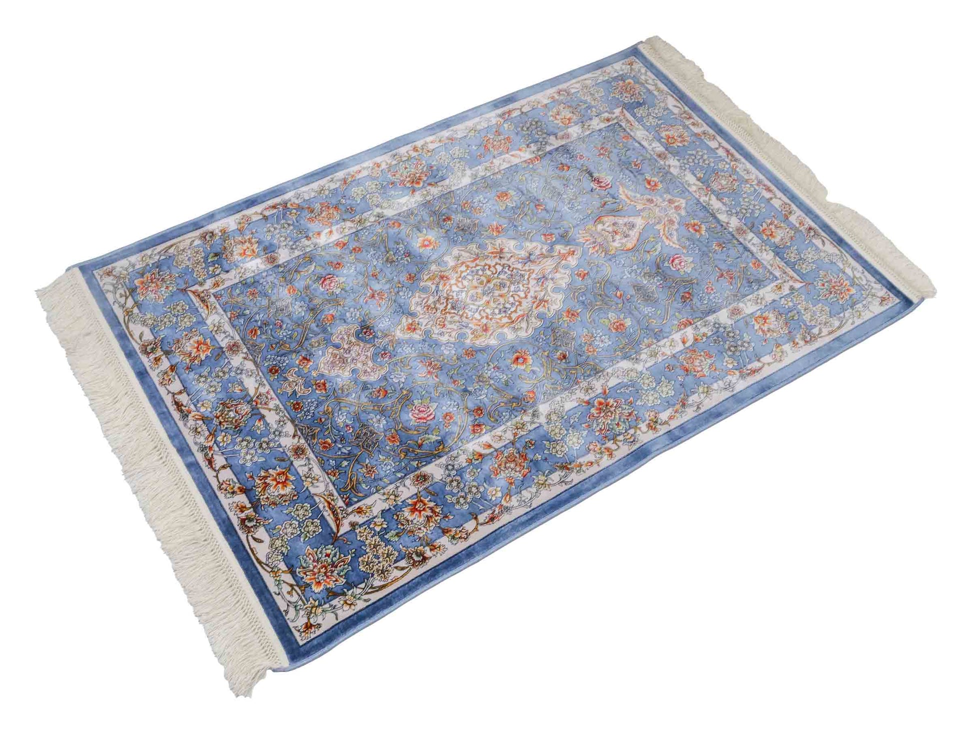 Ghom Maschinenteppich "Arjan" 120 x 80 cm aus pflanzlicher Seide (Viskose) mit Medaillon, Hellblau. Teppichnummer: V10BL096M. Persian Luxury Collection by Khademi. Made in Iran / Persia – Vertrieb durch JUPITER Intl.