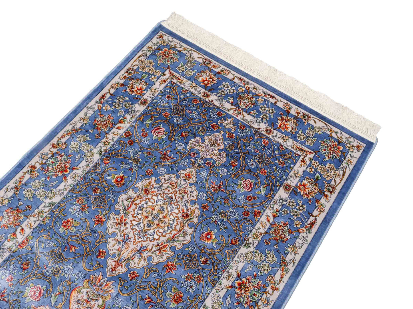 Ghom Maschinenteppich "Arjan" 120 x 80 cm aus pflanzlicher Seide (Viskose) mit Medaillon, Hellblau. Teppichnummer: V10BL096M. Persian Luxury Collection by Khademi. Made in Iran / Persia – Vertrieb durch JUPITER Intl.