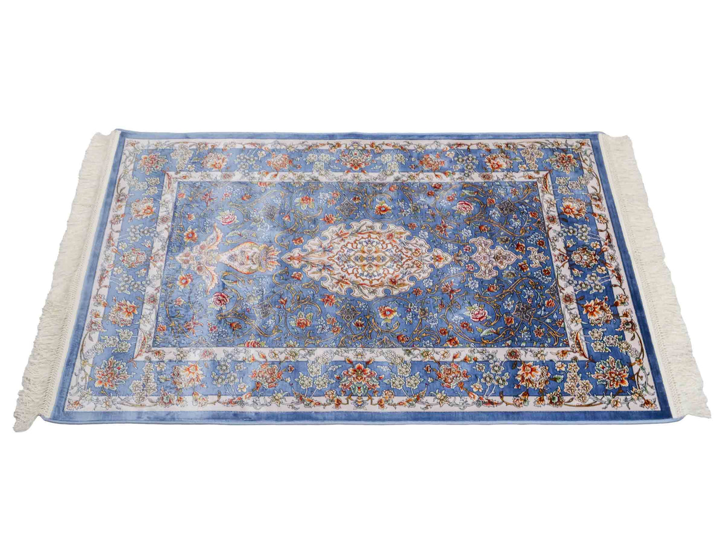 Ghom Maschinenteppich "Arjan" 120 x 80 cm aus pflanzlicher Seide (Viskose) mit Medaillon, Hellblau. Teppichnummer: V10BL096M. Persian Luxury Collection by Khademi. Made in Iran / Persia – Vertrieb durch JUPITER Intl.
