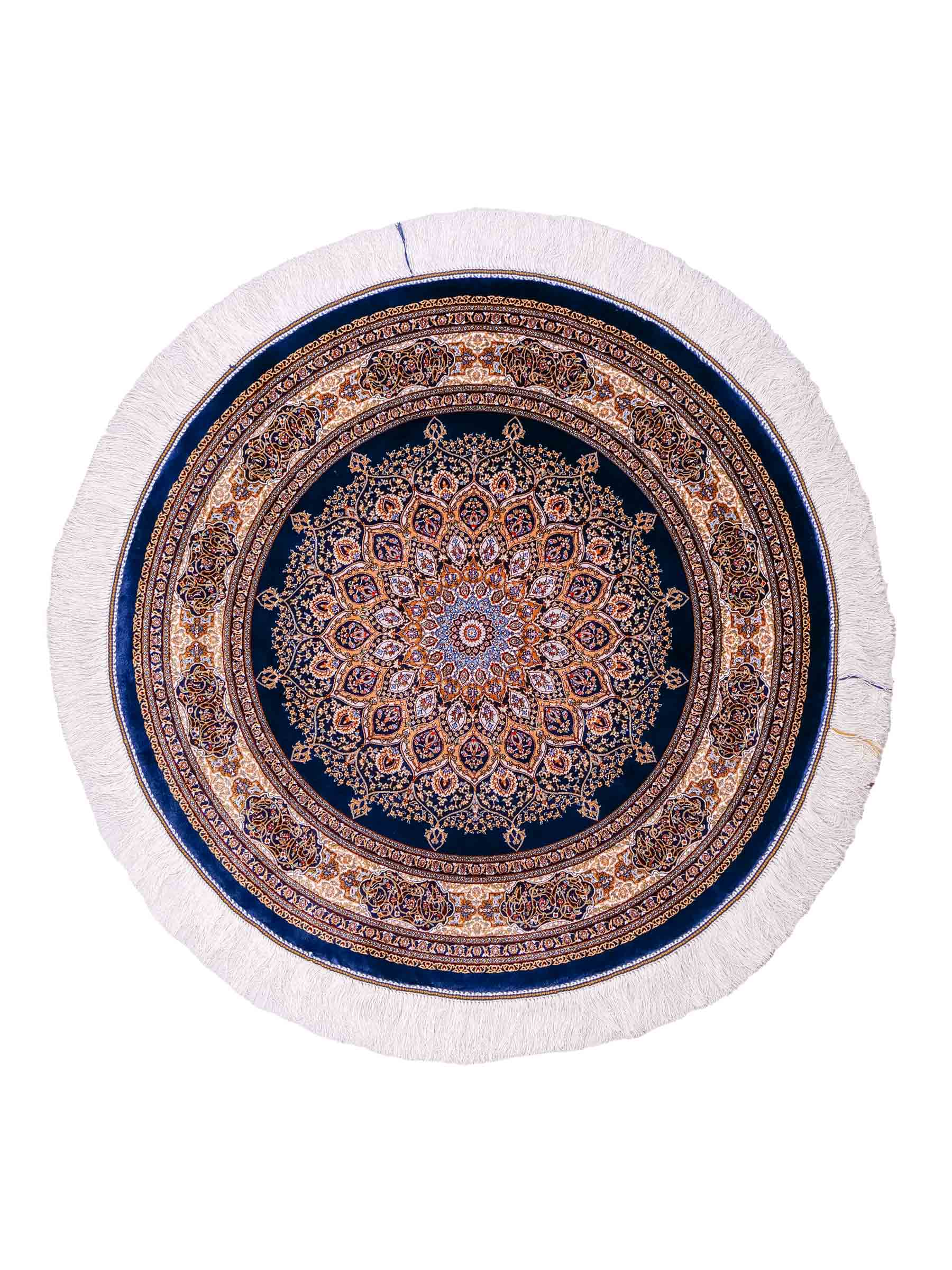 Runder Ghom Maschinenteppich "Arsaces" 100 x 100 cm aus pflanzlicher Seide (Viskose) mit Medaillon, Marineblau. Teppichnummer: V7NY100H. Persian Luxury Collection by Khademi. Made in Iran / Persia – Vertrieb durch JUPITER Intl.