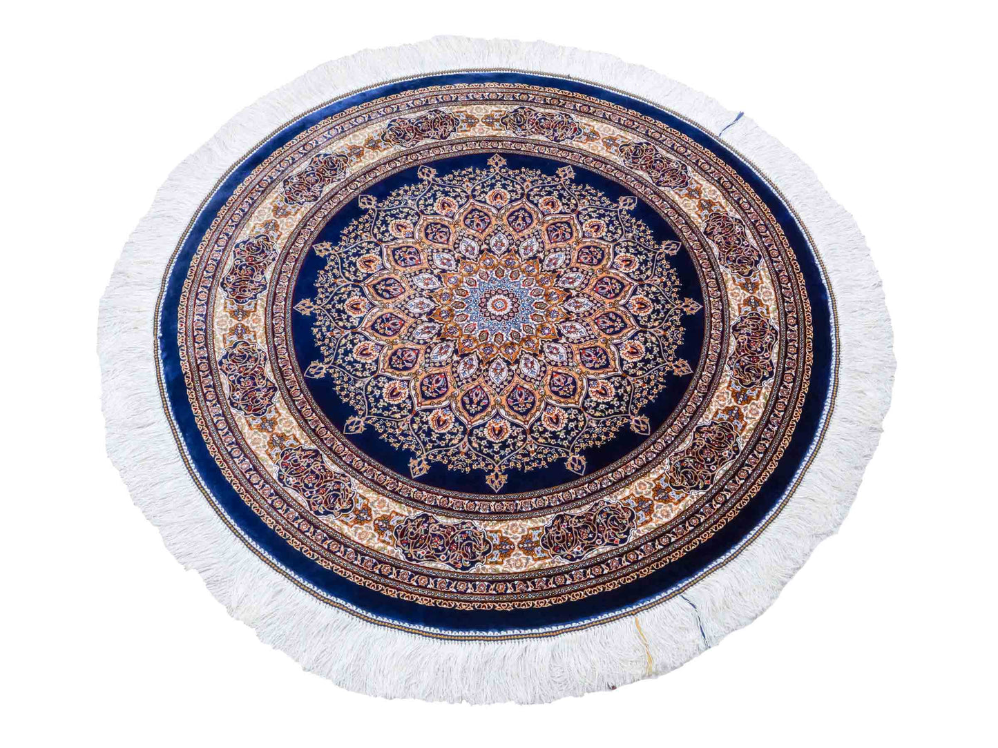 Runder Ghom Maschinenteppich "Arsaces" 100 x 100 cm aus pflanzlicher Seide (Viskose) mit Medaillon, Marineblau. Teppichnummer: V7NY100H. Persian Luxury Collection by Khademi. Made in Iran / Persia – Vertrieb durch JUPITER Intl.