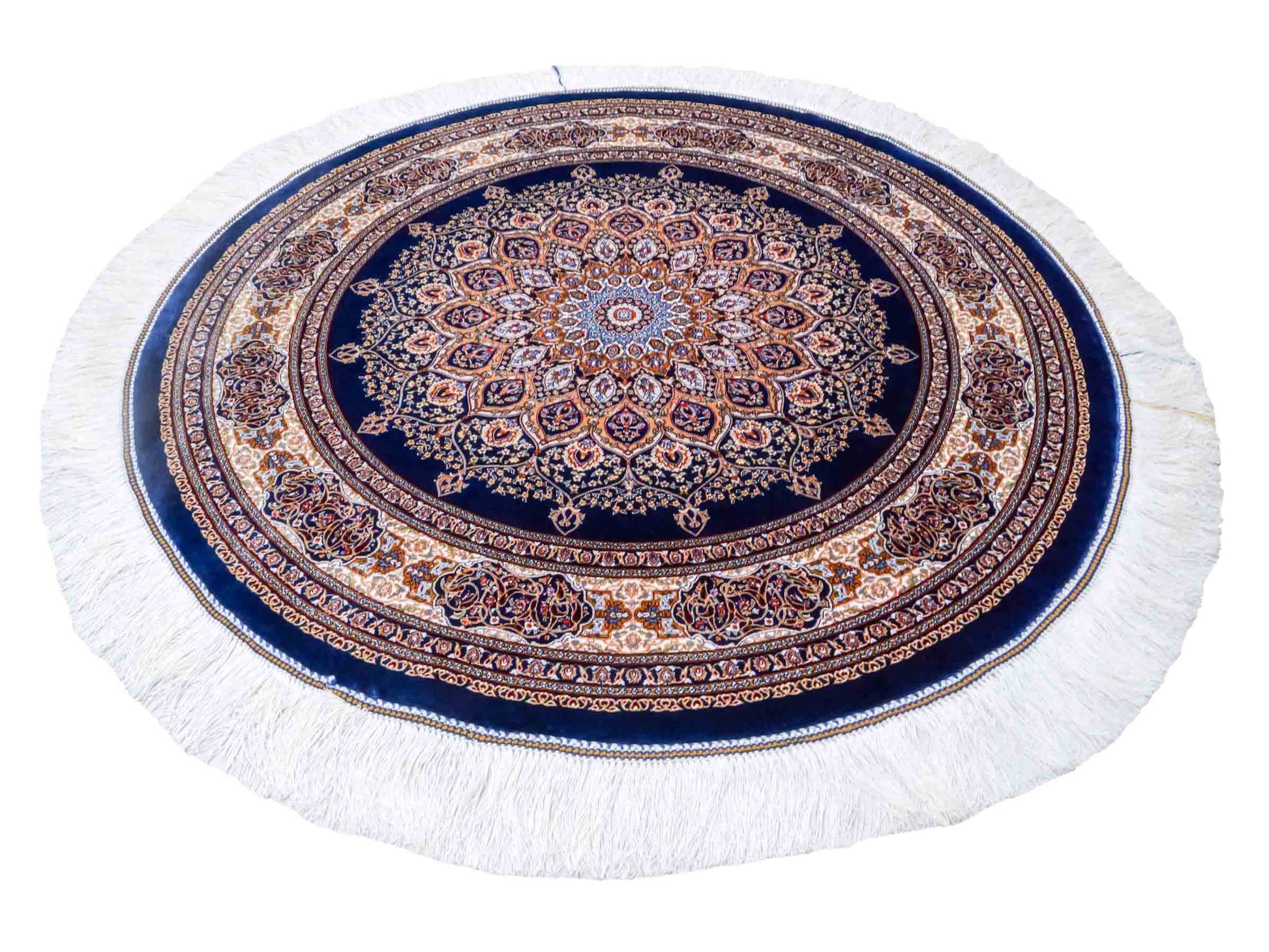 Runder Ghom Maschinenteppich "Arsaces" 100 x 100 cm aus pflanzlicher Seide (Viskose) mit Medaillon, Marineblau. Teppichnummer: V7NY100H. Persian Luxury Collection by Khademi. Made in Iran / Persia – Vertrieb durch JUPITER Intl.