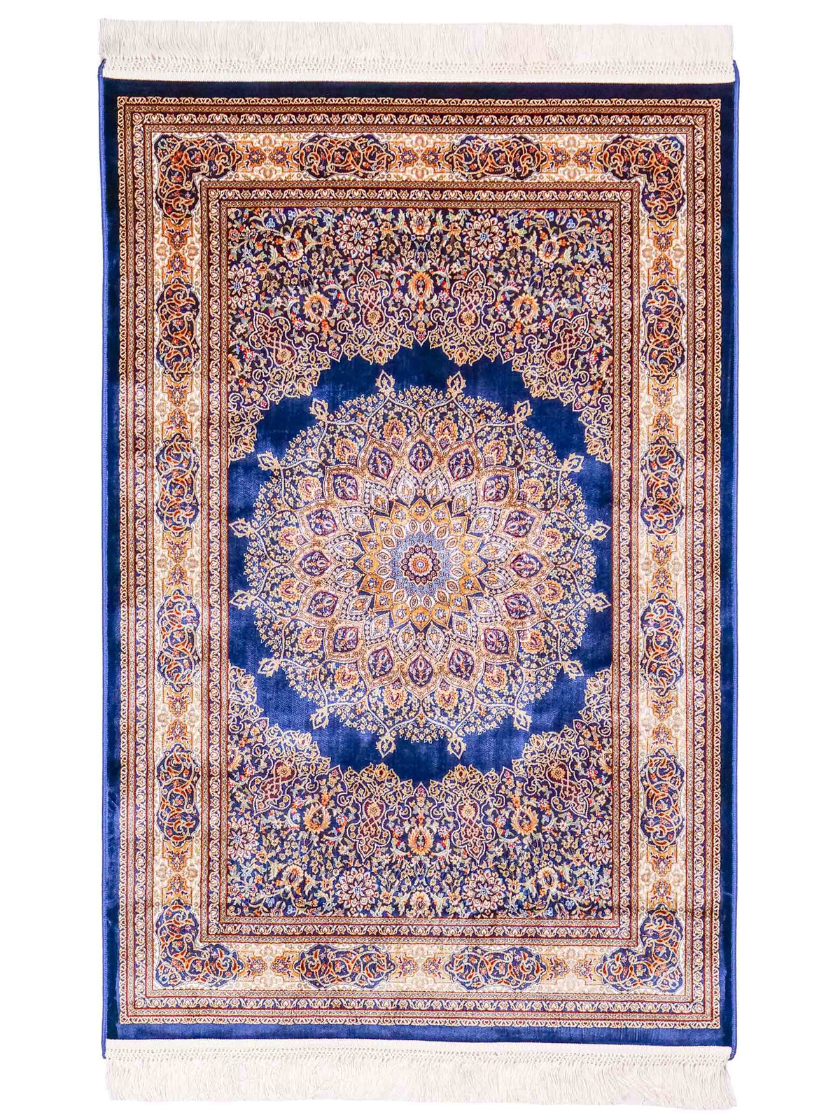 Ghom Maschinenteppich "Arsaces" 120 x 80 cm aus pflanzlicher Seide (Viskose) mit Medaillon, Marineblau. Teppichnummer: V7NY096M. Persian Luxury Collection by Khademi. Made in Iran / Persia – Vertrieb durch JUPITER Intl.