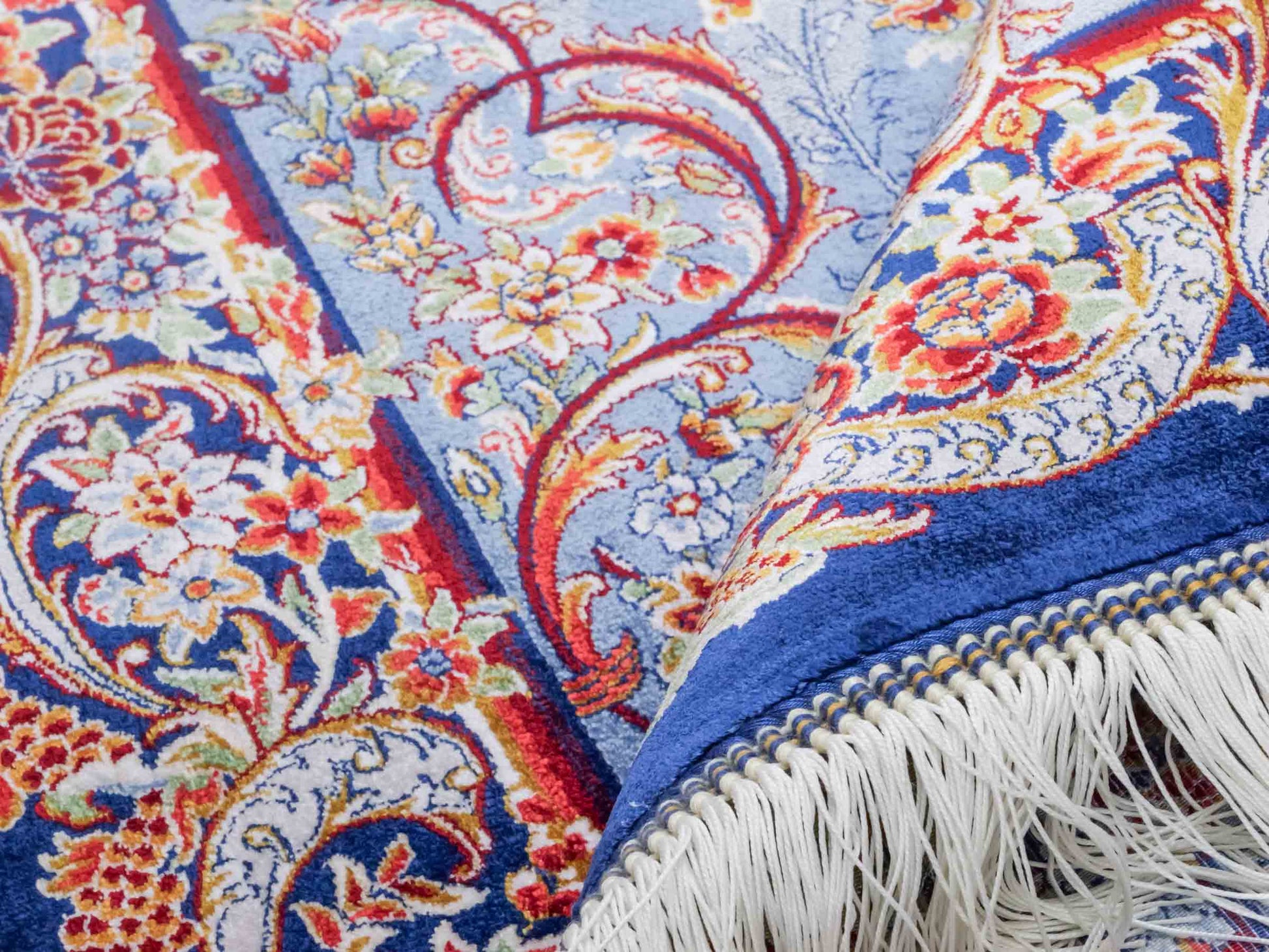 Ghom Maschinenteppich "Arsames" 90 x 60 cm aus pflanzlicher Seide (Viskose) mit Allover-Design, Blau-Navy. Teppichnummer: V8BN054H. Persian Luxury Collection by Khademi. Made in Iran / Persia – Vertrieb durch JUPITER Intl.