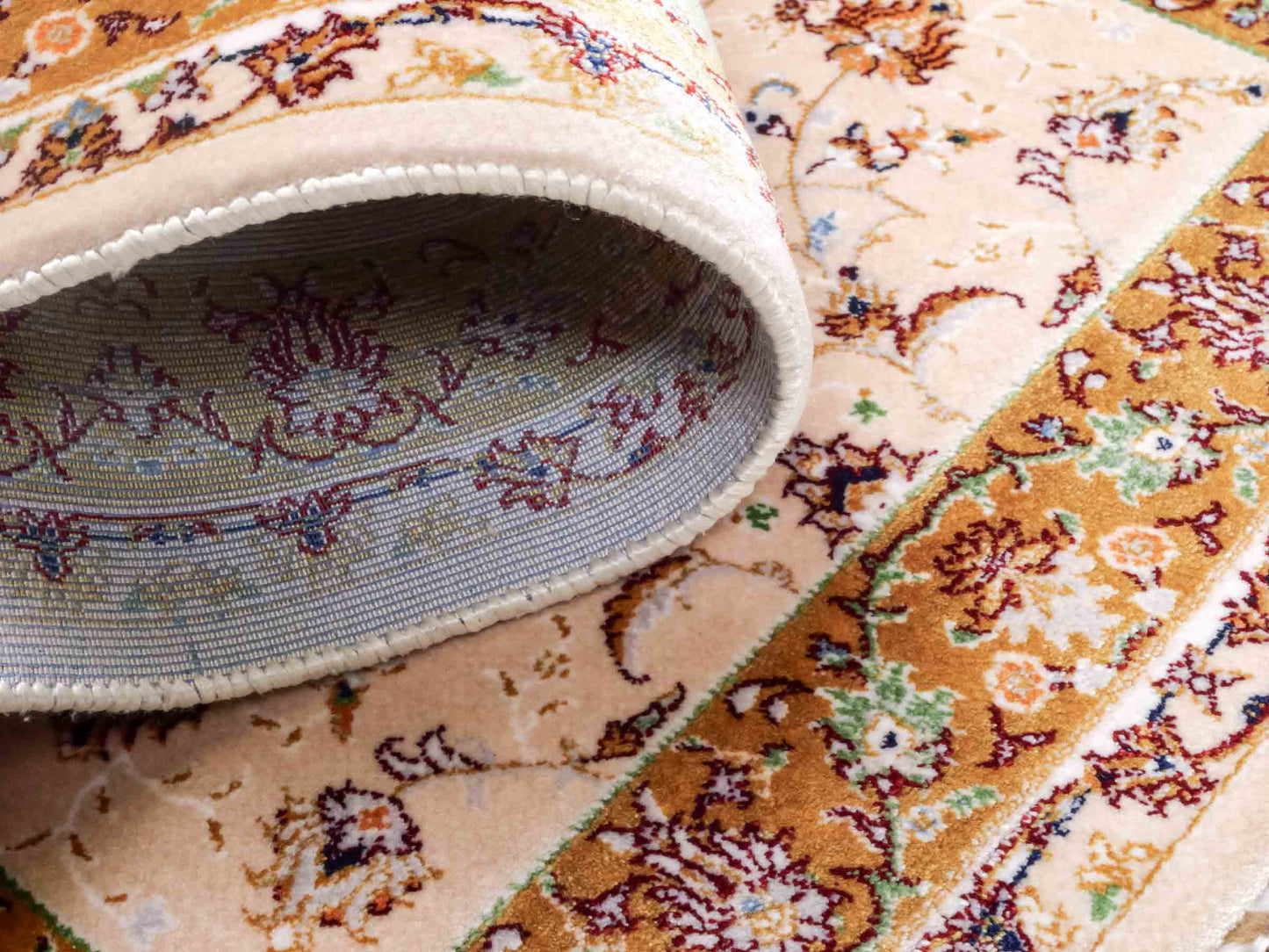 Ghom Maschinenteppich "Arshiyan" 55 x 37 cm aus pflanzlicher Seide (Viskose) mit Allover-Design, Beige. Teppichnummer: V11BG020H. Persian Luxury Collection by Khademi. Made in Iran / Persia – Vertrieb durch JUPITER Intl.