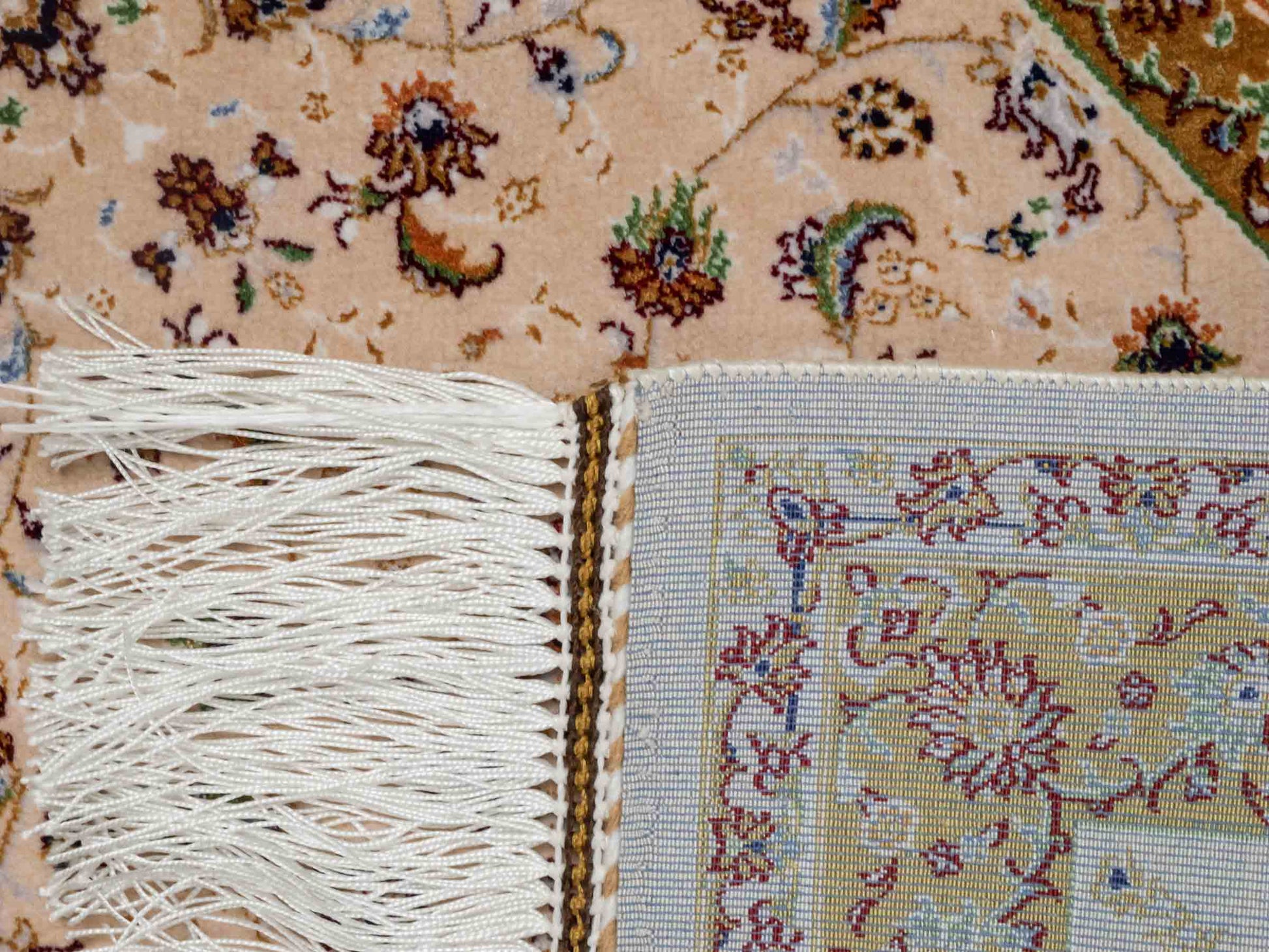 Ghom Maschinenteppich "Arshiyan" 55 x 37 cm aus pflanzlicher Seide (Viskose) mit Allover-Design, Beige. Teppichnummer: V11BG020H. Persian Luxury Collection by Khademi. Made in Iran / Persia – Vertrieb durch JUPITER Intl.