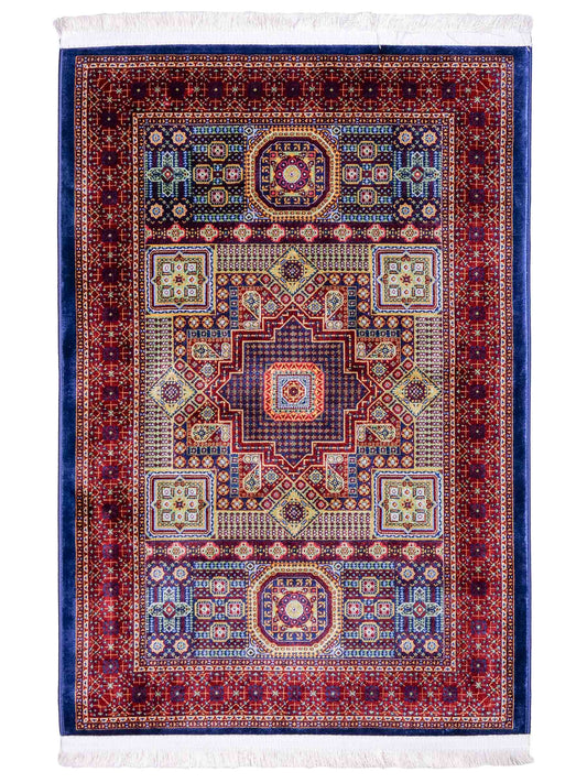 Ghom Maschinenteppich "Aru" 90 x 60 cm aus pflanzlicher Seide (Viskose) mit Medaillon, Navy. Teppichnummer: V9NY054M. Persian Luxury Collection by Khademi. Made in Iran / Persia – Vertrieb durch JUPITER Intl.