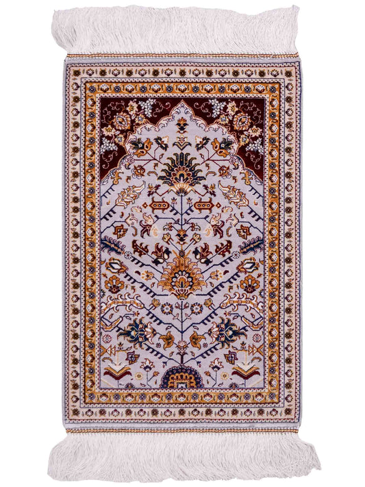 Ghom Maschinenteppich "Azar" 55 x 37 cm aus pflanzlicher Seide (Viskose) mit Allover-Design, Silber-Grau. Teppichnummer: V12SV020H. Persian Luxury Collection by Khademi. Made in Iran / Persia – Vertrieb durch JUPITER Intl.