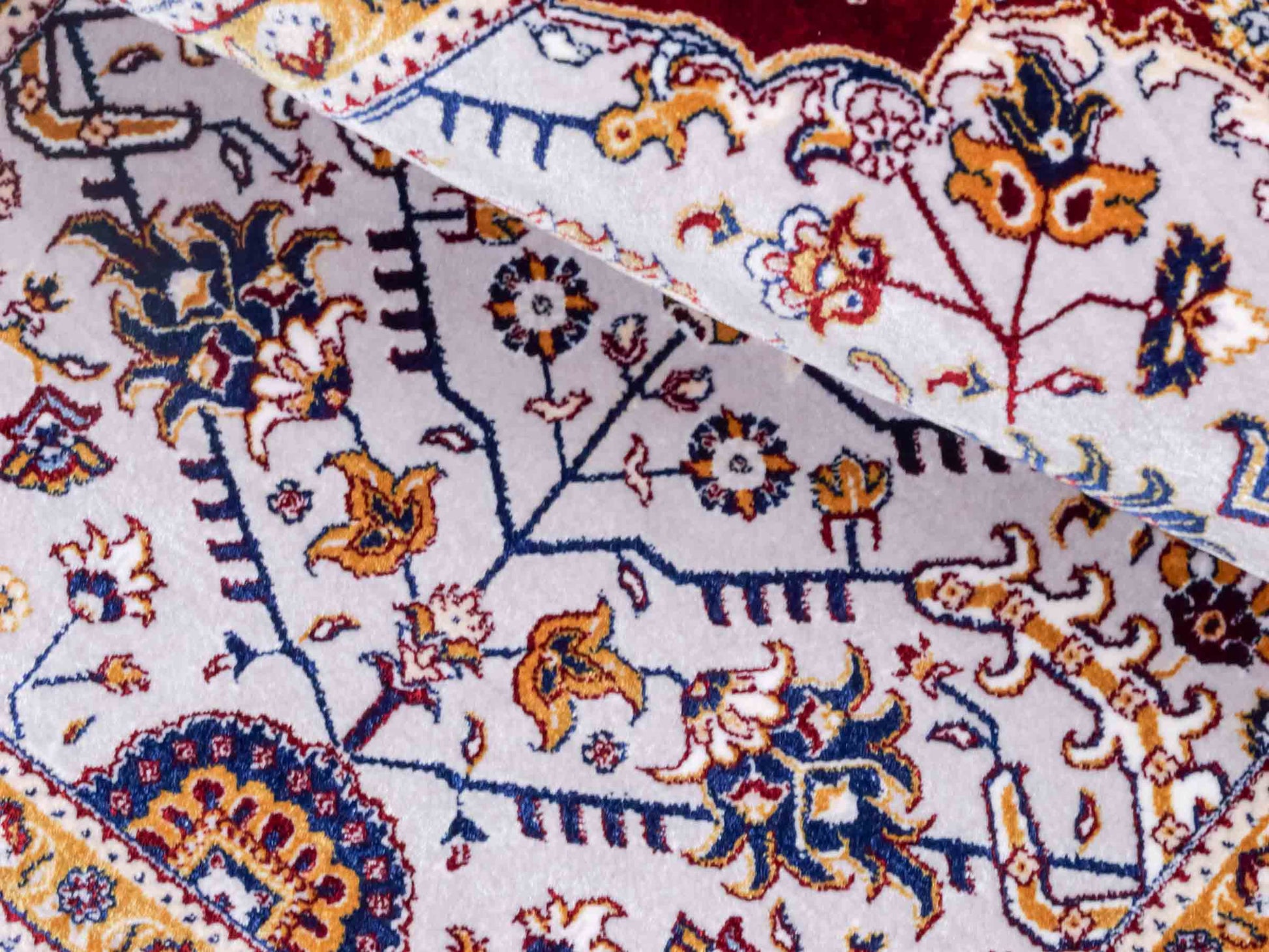Ghom Maschinenteppich "Azar" 55 x 37 cm aus pflanzlicher Seide (Viskose) mit Allover-Design, Silber-Grau. Teppichnummer: V12SV020H. Persian Luxury Collection by Khademi. Made in Iran / Persia – Vertrieb durch JUPITER Intl.