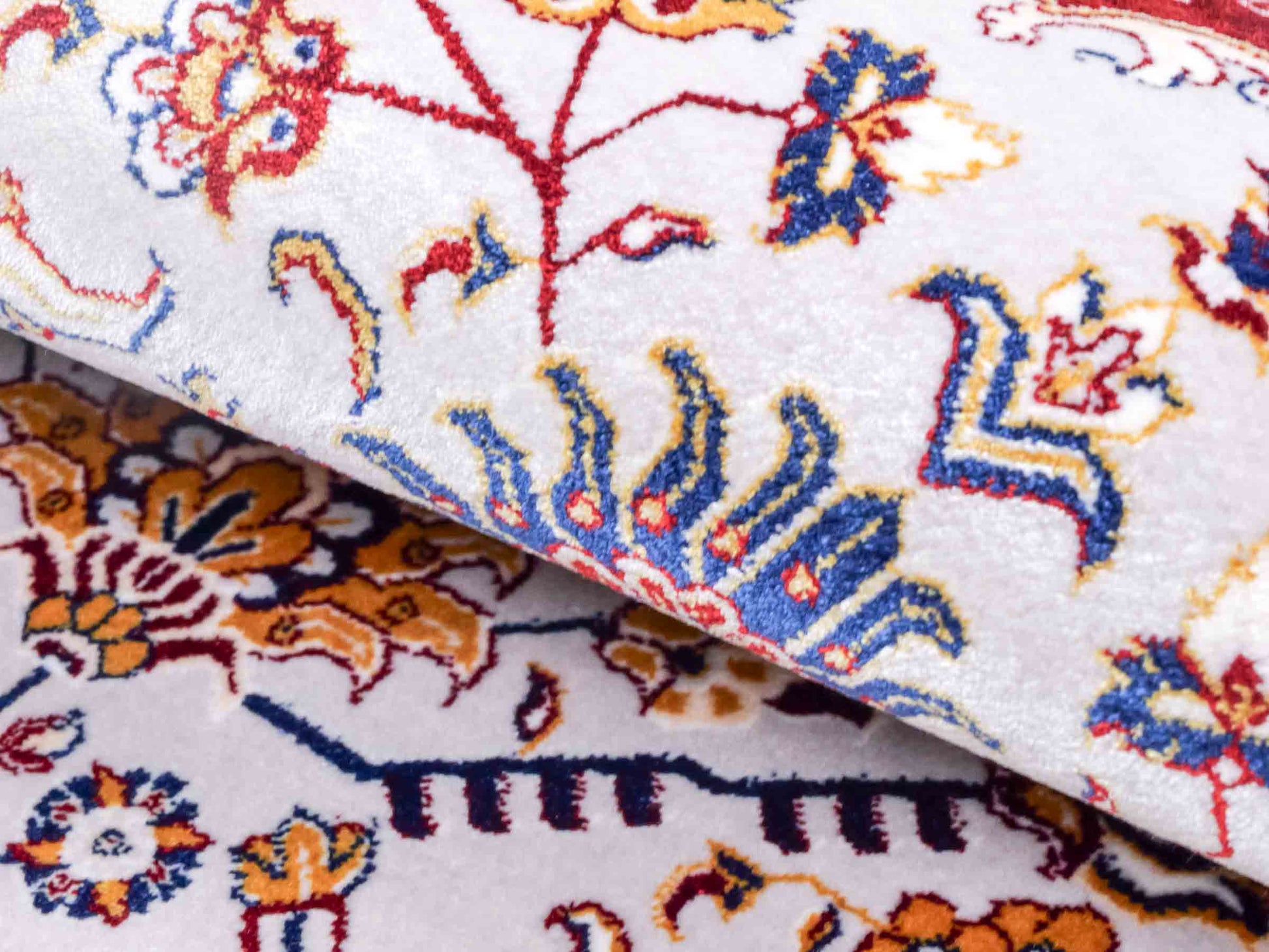 Ghom Maschinenteppich "Azar" 55 x 37 cm aus pflanzlicher Seide (Viskose) mit Allover-Design, Silber-Grau. Teppichnummer: V12SV020H. Persian Luxury Collection by Khademi. Made in Iran / Persia – Vertrieb durch JUPITER Intl.