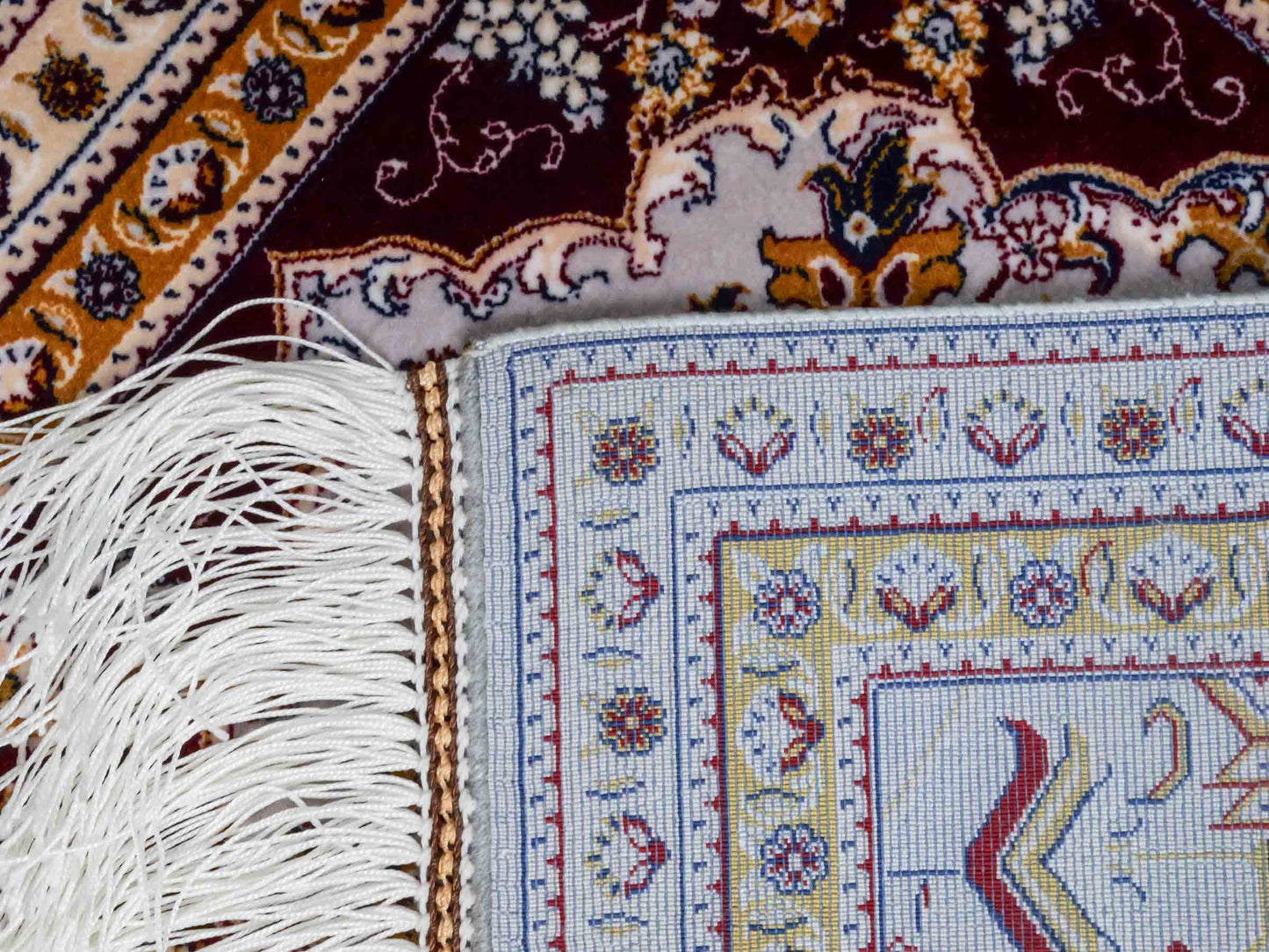 Ghom Maschinenteppich "Azar" 55 x 37 cm aus pflanzlicher Seide (Viskose) mit Allover-Design, Silber-Grau. Teppichnummer: V12SV020H. Persian Luxury Collection by Khademi. Made in Iran / Persia – Vertrieb durch JUPITER Intl.